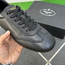 ⚠️【PR*D A】⚠️高品级,顶尖工艺⚠️男士休闲款⚠️正码39一44(5-10)⚠️经典轻便鞋款!独 ⚠️【PR*D A】⚠️高品级,顶尖工艺⚠️男士休闲款⚠️正码39一44(5-10)⚠️经典轻便鞋款!独