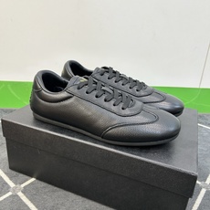 ⚠️【PR*D A】⚠️高品级,顶尖工艺⚠️男士休闲款⚠️正码39一44(5-10)⚠️经典轻便鞋款!独 ⚠️【PR*D A】⚠️高品级,顶尖工艺⚠️男士休闲款⚠️正码39一44(5-10)⚠️经典轻便鞋款!独