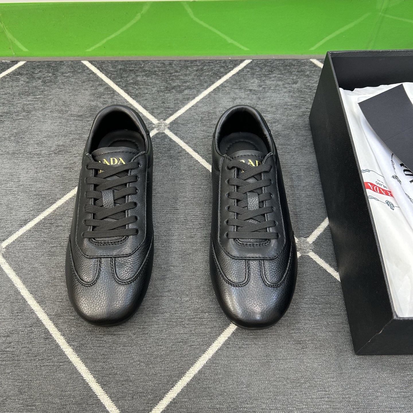 ⚠️【PR＊D A】⚠️高品级，顶尖工艺⚠️男士休闲款⚠️正码39一44(5－10）⚠️经典轻便鞋款！独
