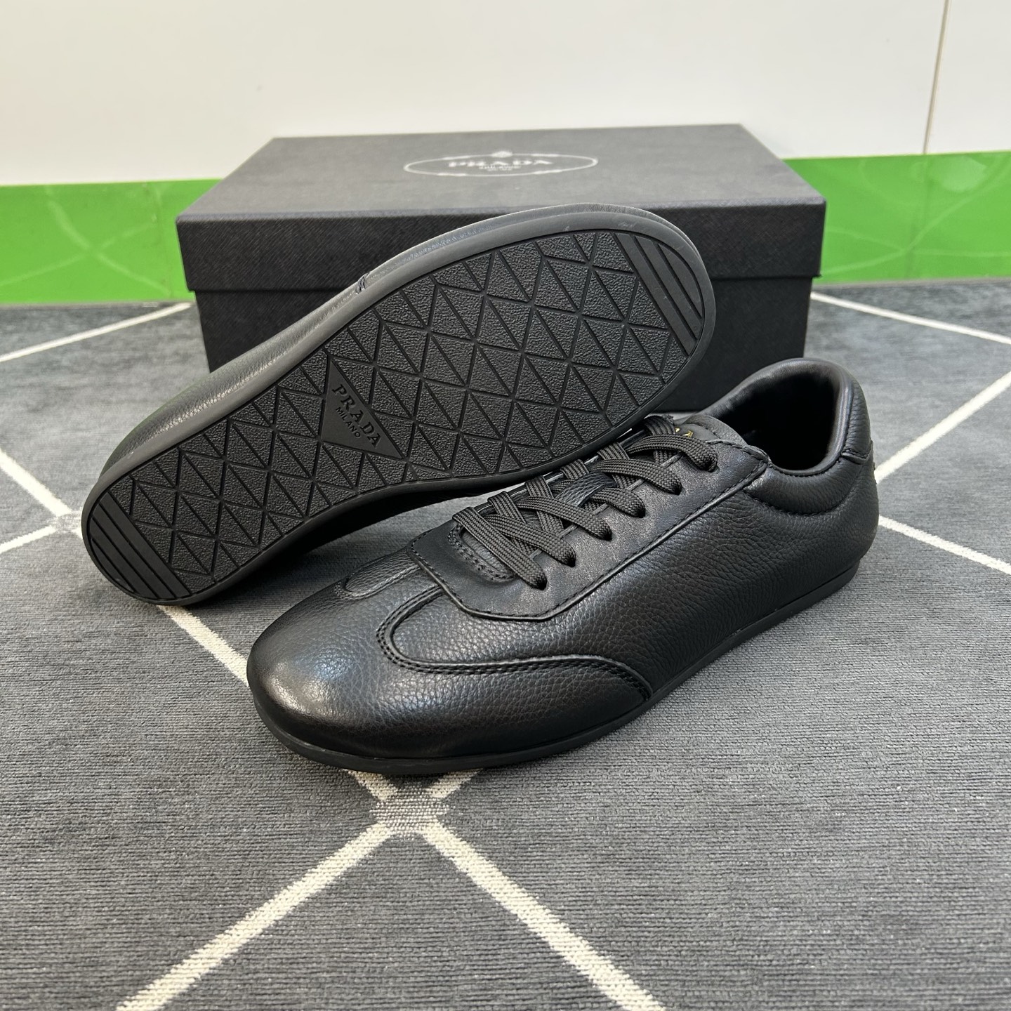⚠️【PR*D A】⚠️高品级,顶尖工艺⚠️男士休闲款⚠️正码39一44(5-10)⚠️经典轻便鞋款!独 ⚠️【PR*D A】⚠️高品级,顶尖工艺⚠️男士休闲款⚠️正码39一44(5-10)⚠️经典轻便鞋款!独
