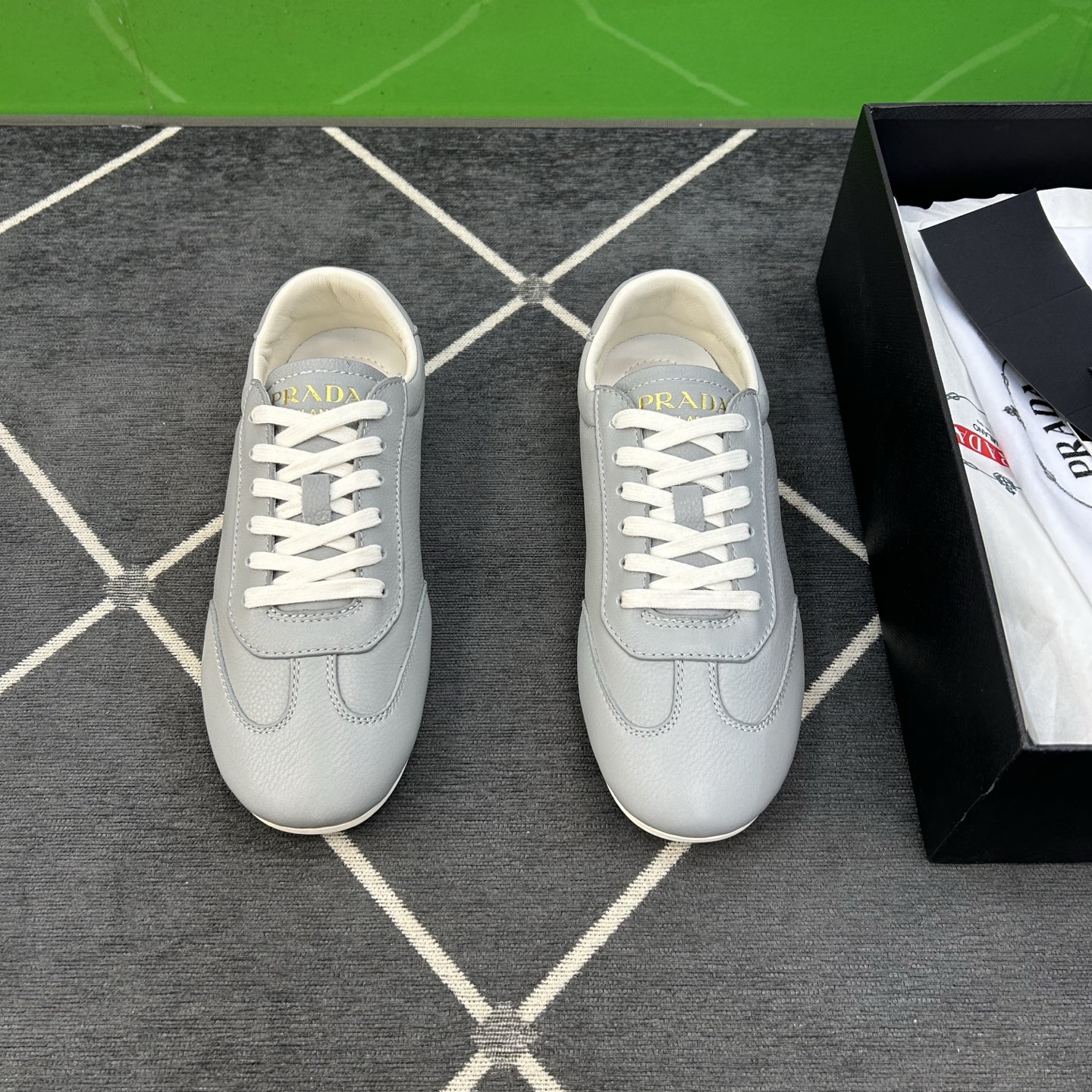 ⚠️【PR＊D A】⚠️高品级，顶尖工艺⚠️男士休闲款⚠️正码39一44(5－10）⚠️经典轻便鞋款！独