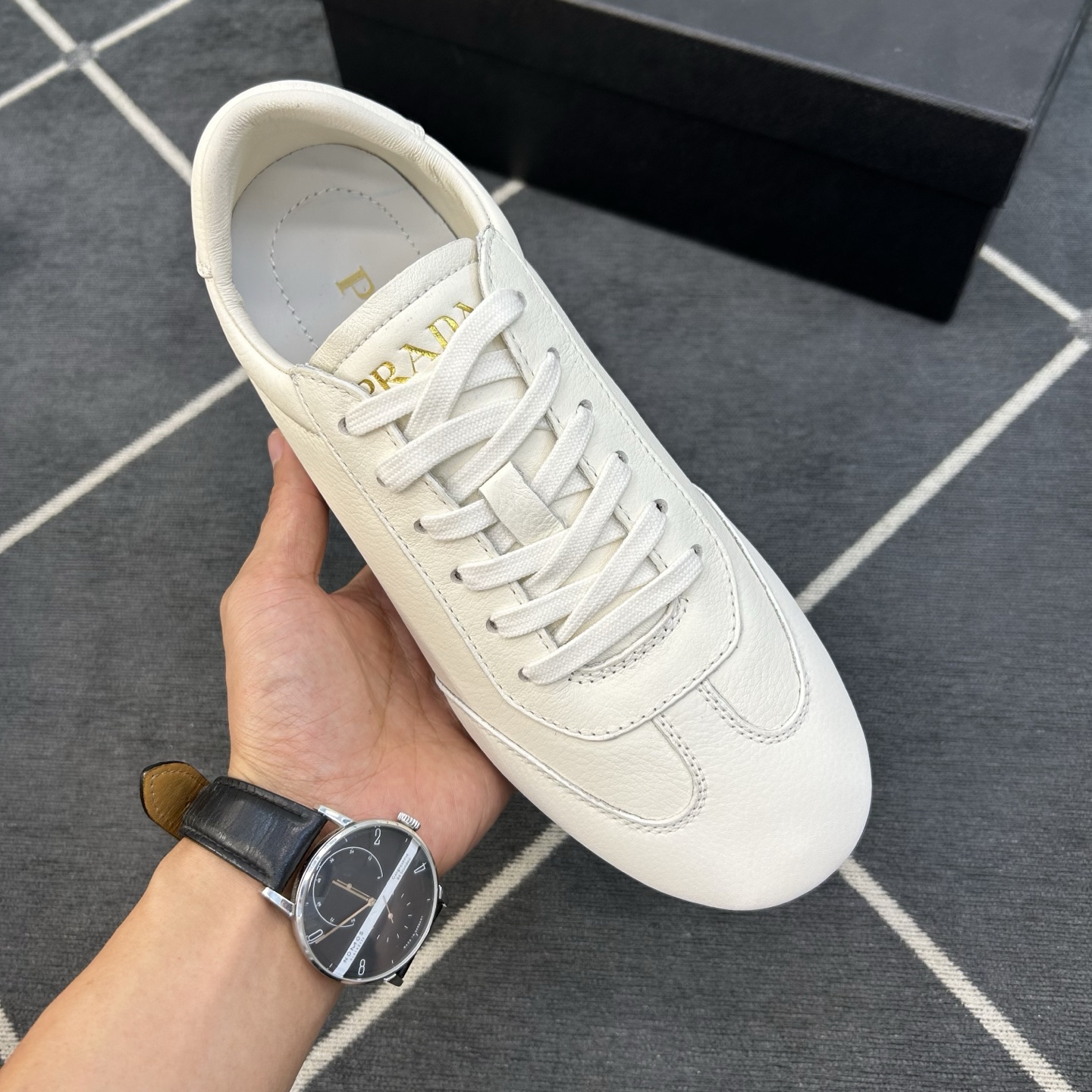 ⚠️【PR＊D A】⚠️高品级，顶尖工艺⚠️男士休闲款⚠️正码39一44(5－10）⚠️经典轻便鞋款！独