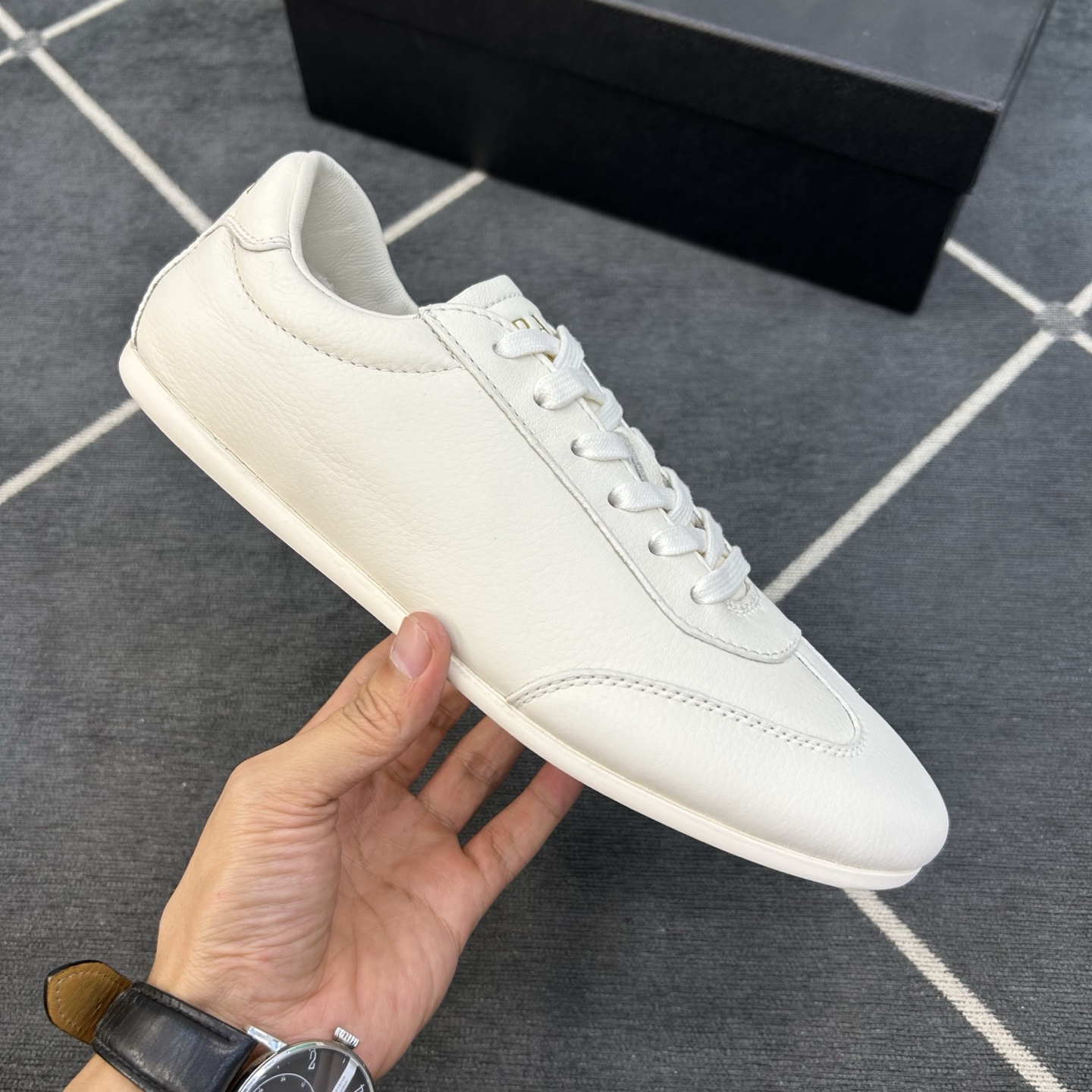 ⚠️【PR＊D A】⚠️高品级，顶尖工艺⚠️男士休闲款⚠️正码39一44(5－10）⚠️经典轻便鞋款！独