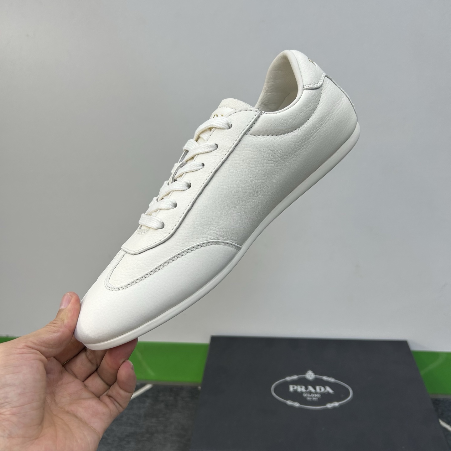 ⚠️【PR＊D A】⚠️高品级，顶尖工艺⚠️男士休闲款⚠️正码39一44(5－10）⚠️经典轻便鞋款！独