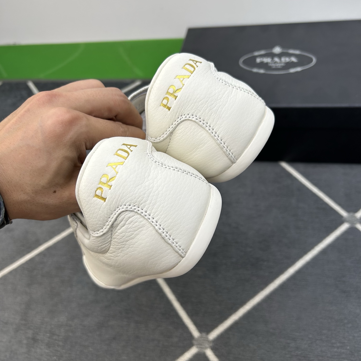 ⚠️【PR＊D A】⚠️高品级，顶尖工艺⚠️男士休闲款⚠️正码39一44(5－10）⚠️经典轻便鞋款！独