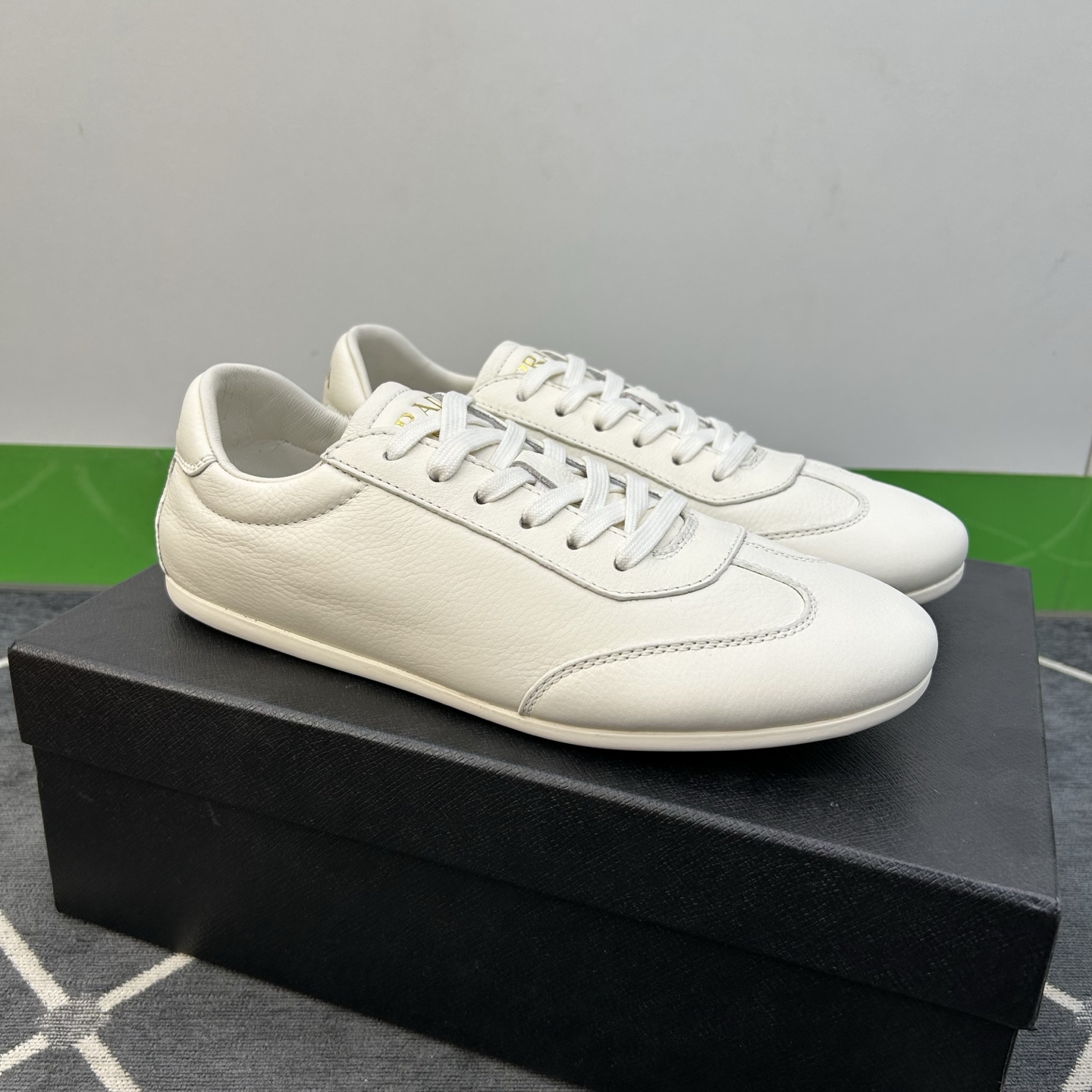 ⚠️【PR＊D A】⚠️高品级，顶尖工艺⚠️男士休闲款⚠️正码39一44(5－10）⚠️经典轻便鞋款！独