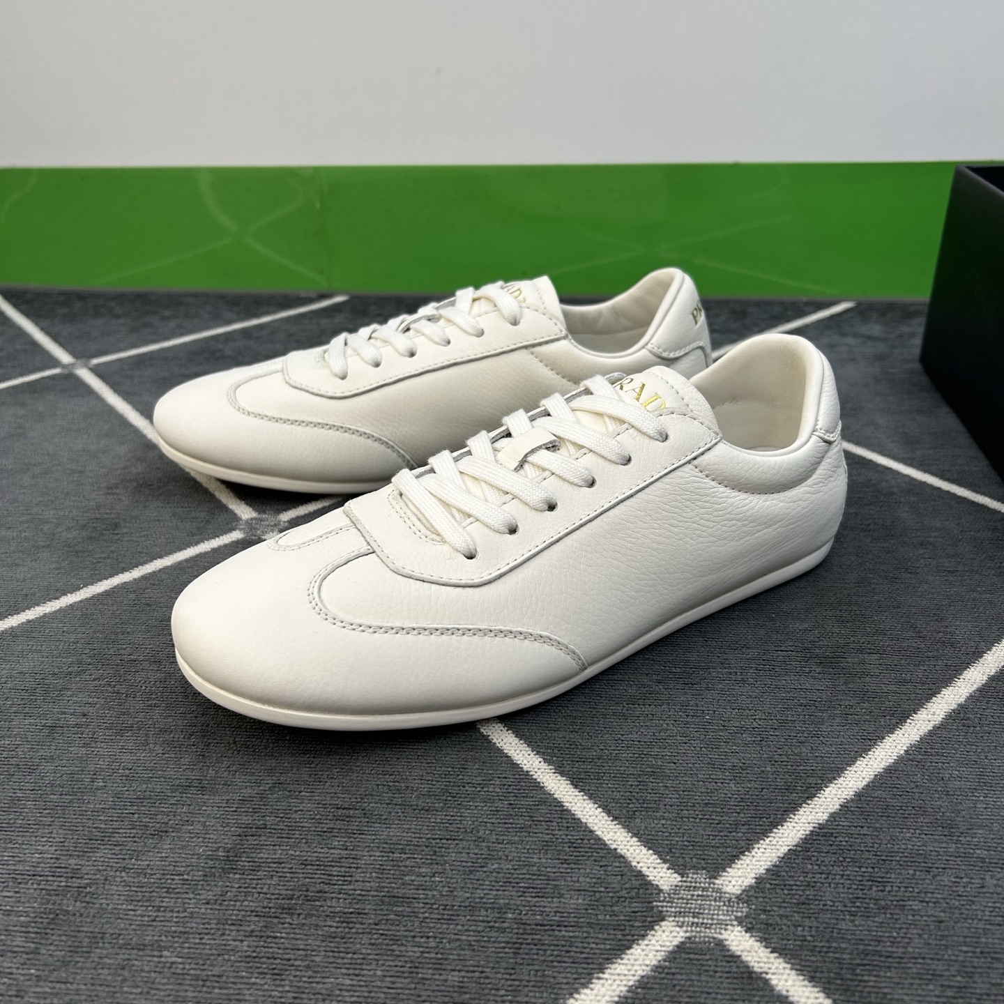 ⚠️【PR＊D A】⚠️高品级，顶尖工艺⚠️男士休闲款⚠️正码39一44(5－10）⚠️经典轻便鞋款！独