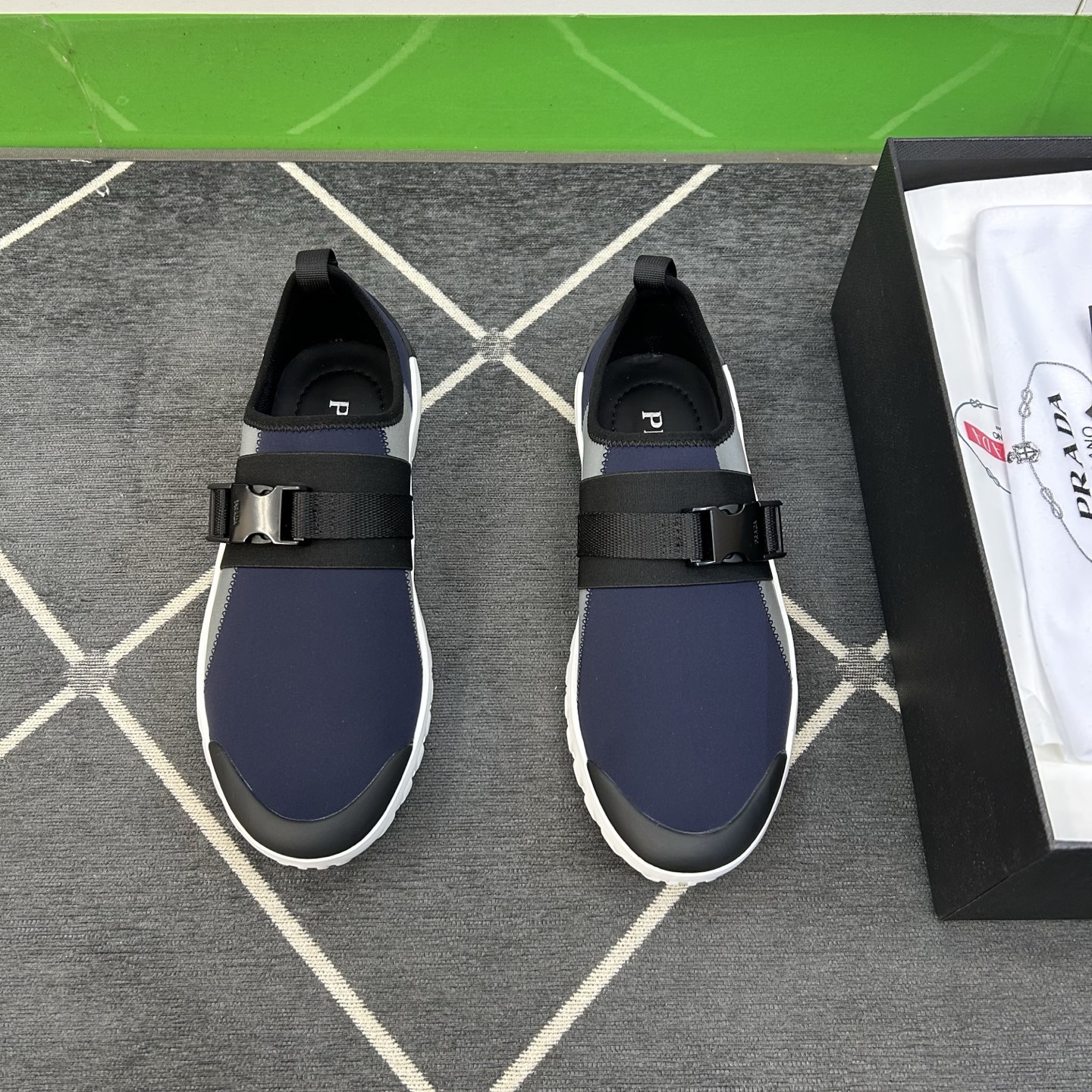 ⚠️【PR＊D A】⚠️高品级，顶尖工艺⚠️旅游鞋⚠️正码39一44(5－10）⚠️最新轻松驾驭的旅游鞋