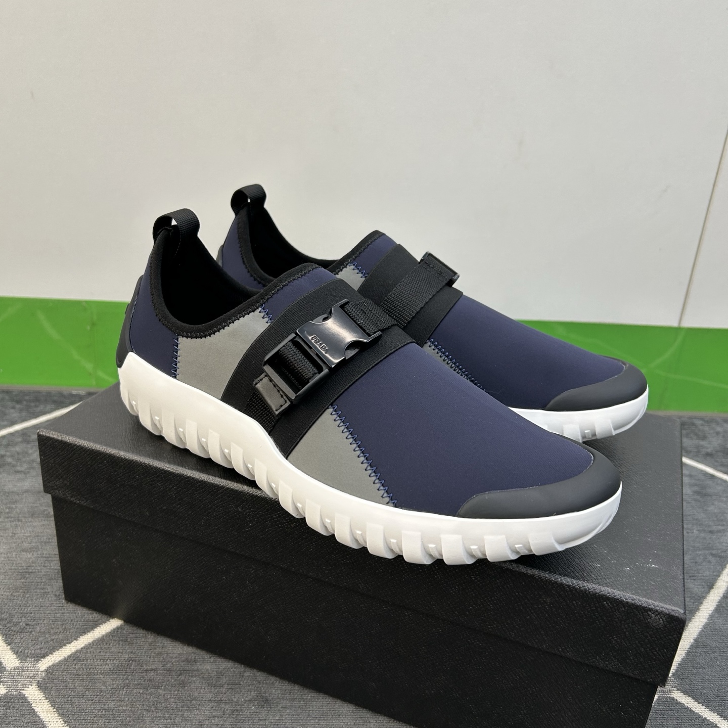 ⚠️【PR＊D A】⚠️高品级，顶尖工艺⚠️旅游鞋⚠️正码39一44(5－10）⚠️最新轻松驾驭的旅游鞋