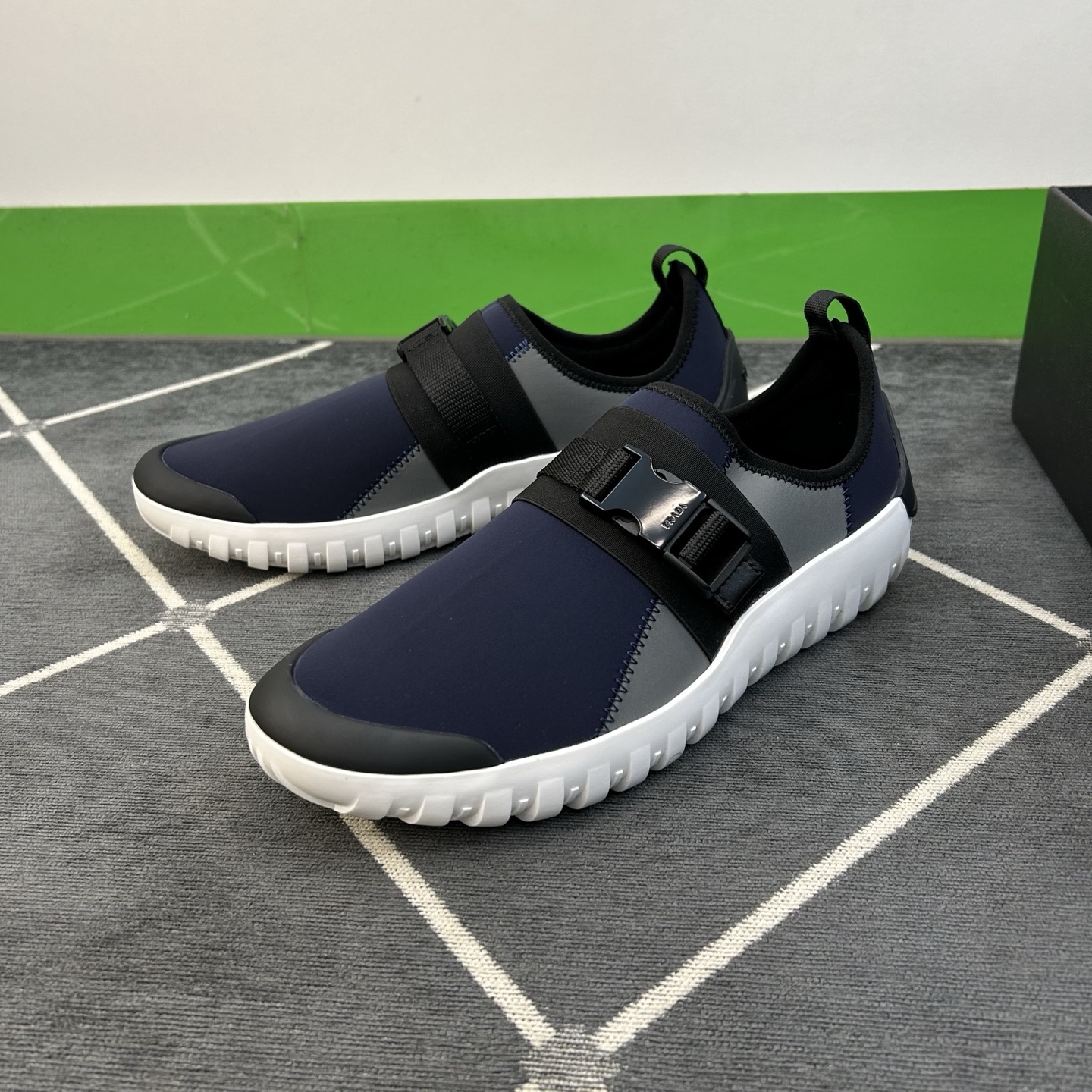 ⚠️【PR＊D A】⚠️高品级，顶尖工艺⚠️旅游鞋⚠️正码39一44(5－10）⚠️最新轻松驾驭的旅游鞋