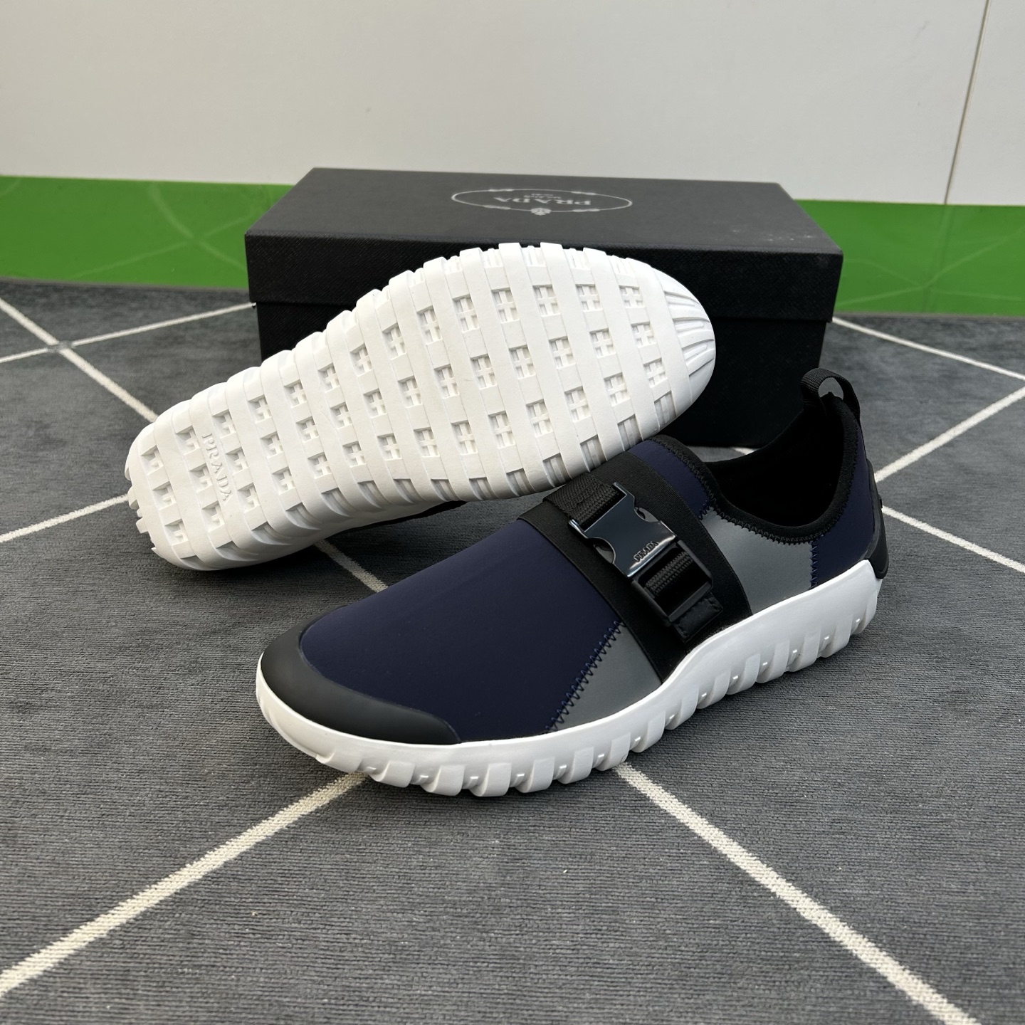 ⚠️【PR＊D A】⚠️高品级，顶尖工艺⚠️旅游鞋⚠️正码39一44(5－10）⚠️最新轻松驾驭的旅游鞋