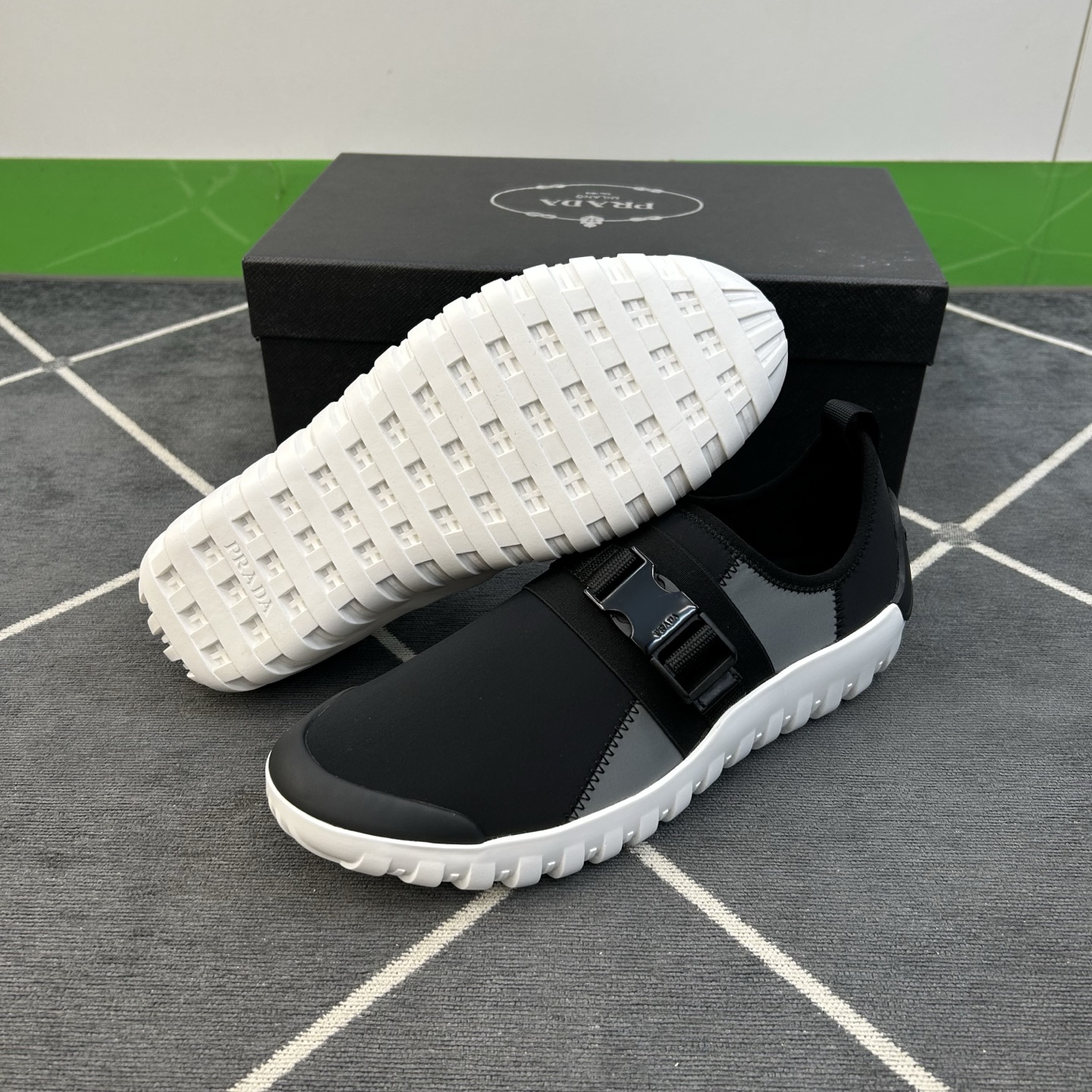 ⚠️【PR＊D A】⚠️高品级，顶尖工艺⚠️旅游鞋⚠️正码39一44(5－10）⚠️最新轻松驾驭的旅游鞋