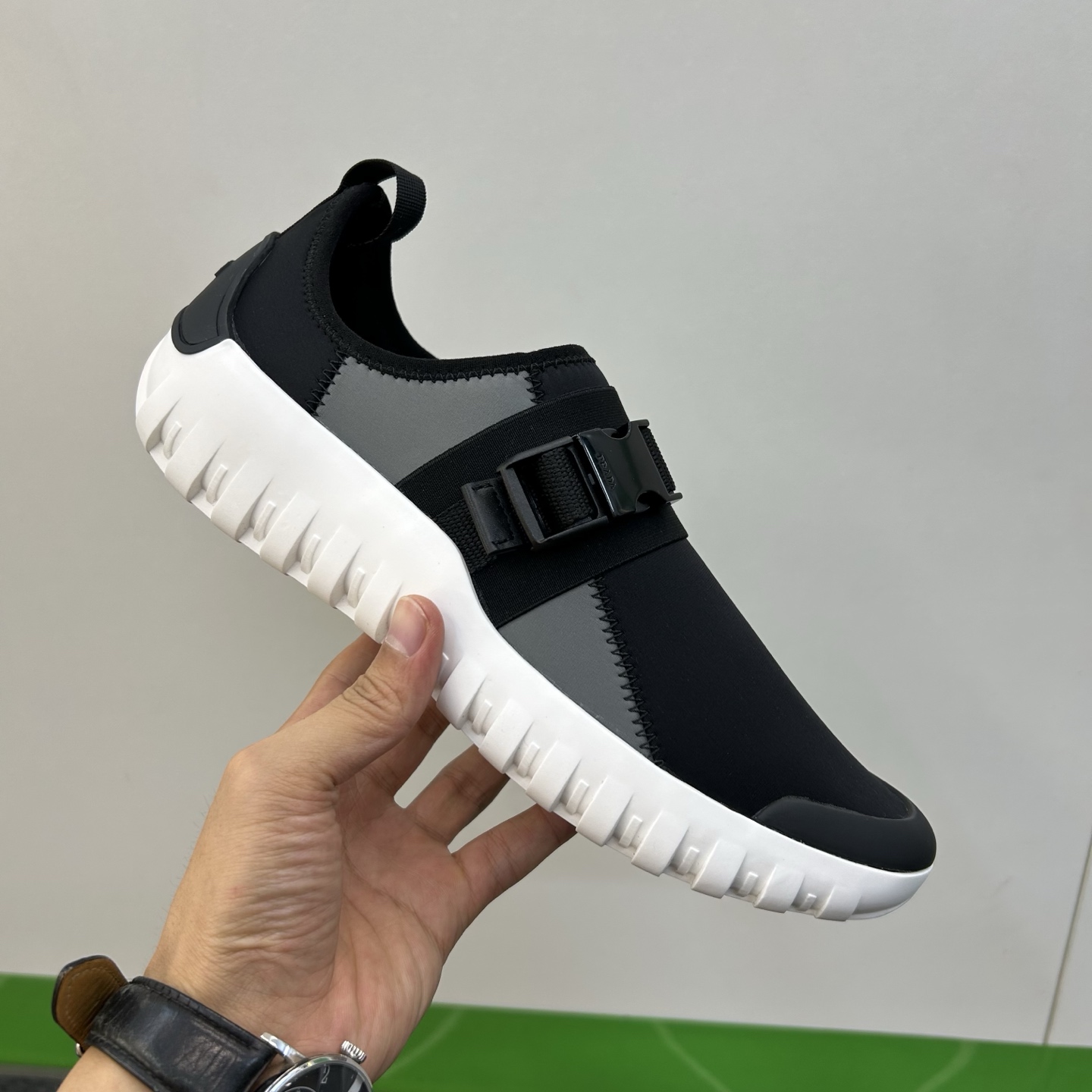 ⚠️【PR＊D A】⚠️高品级，顶尖工艺⚠️旅游鞋⚠️正码39一44(5－10）⚠️最新轻松驾驭的旅游鞋