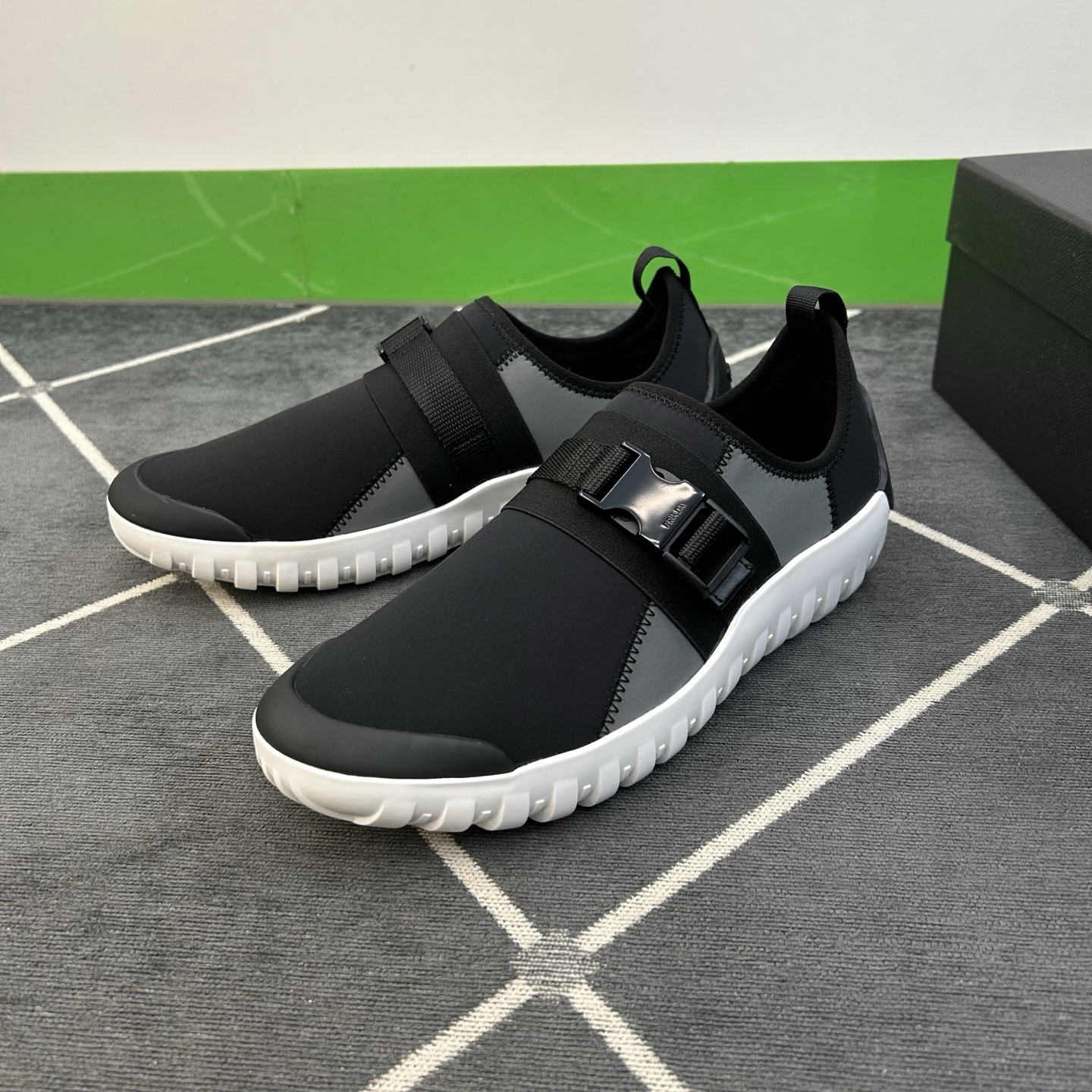 ⚠️【PR＊D A】⚠️高品级，顶尖工艺⚠️旅游鞋⚠️正码39一44(5－10）⚠️最新轻松驾驭的旅游鞋