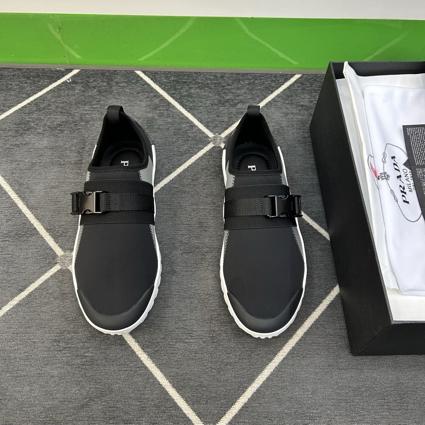 ⚠️【PR＊D A】⚠️高品级，顶尖工艺⚠️旅游鞋⚠️正码39一44(5－10）⚠️最新轻松驾驭的旅游鞋