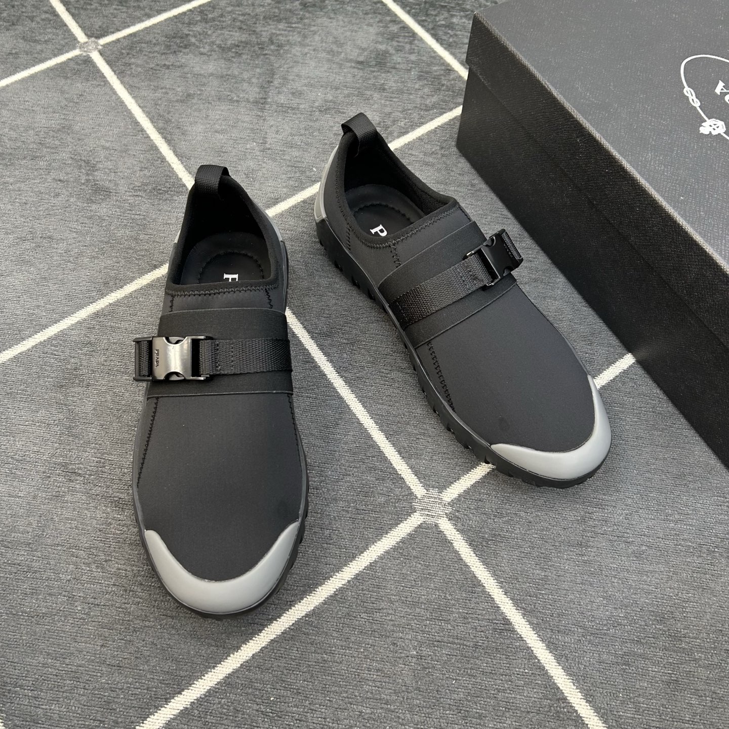 ⚠️【PR＊D A】⚠️高品级，顶尖工艺⚠️旅游鞋⚠️正码39一44(5－10）⚠️最新轻松驾驭的旅游鞋