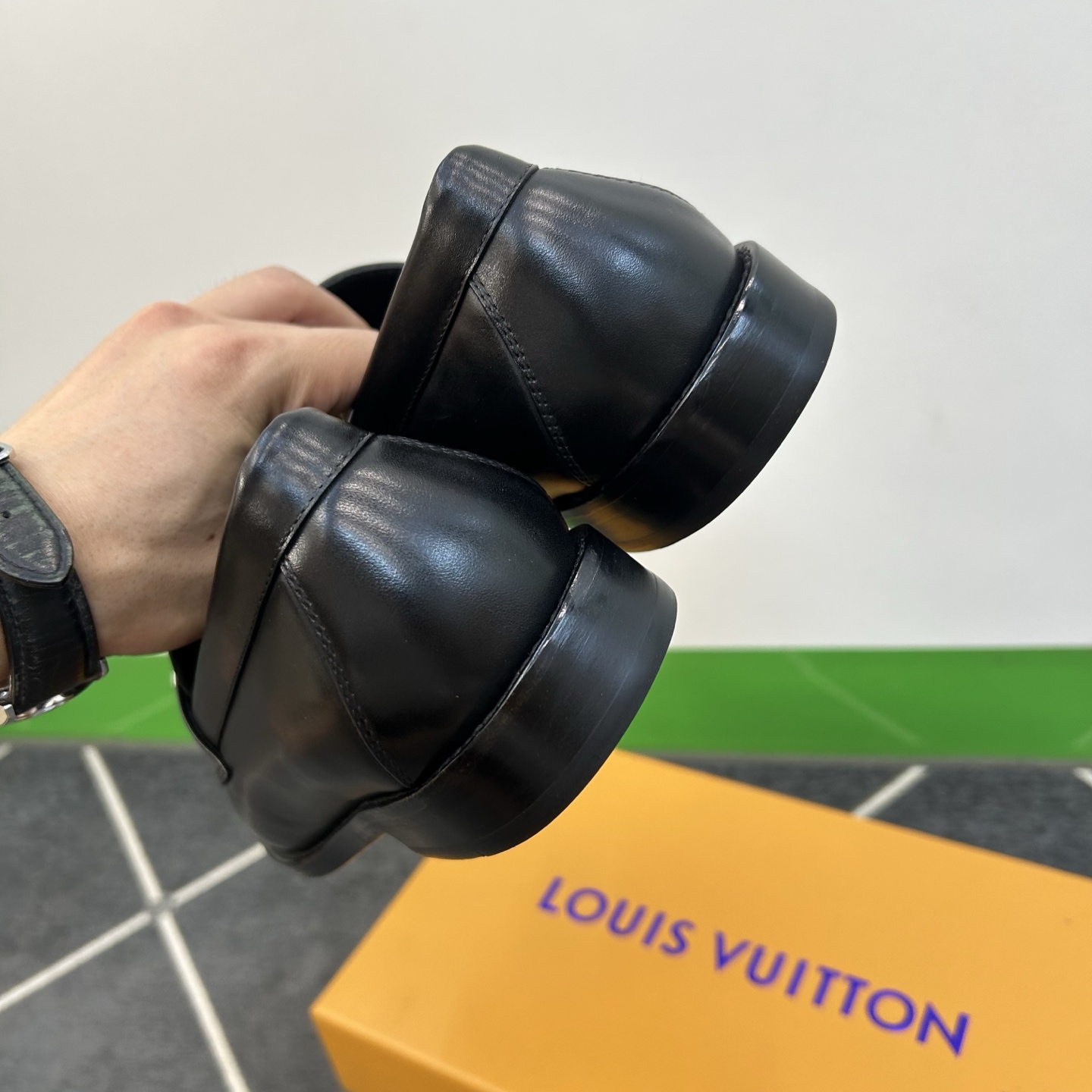 ⚠️【L*V】独家高品⚠️时尚正装皮底⚠️正码：39一44，(6.5一9)⚠️经典款小皮鞋型！🐂货！【重