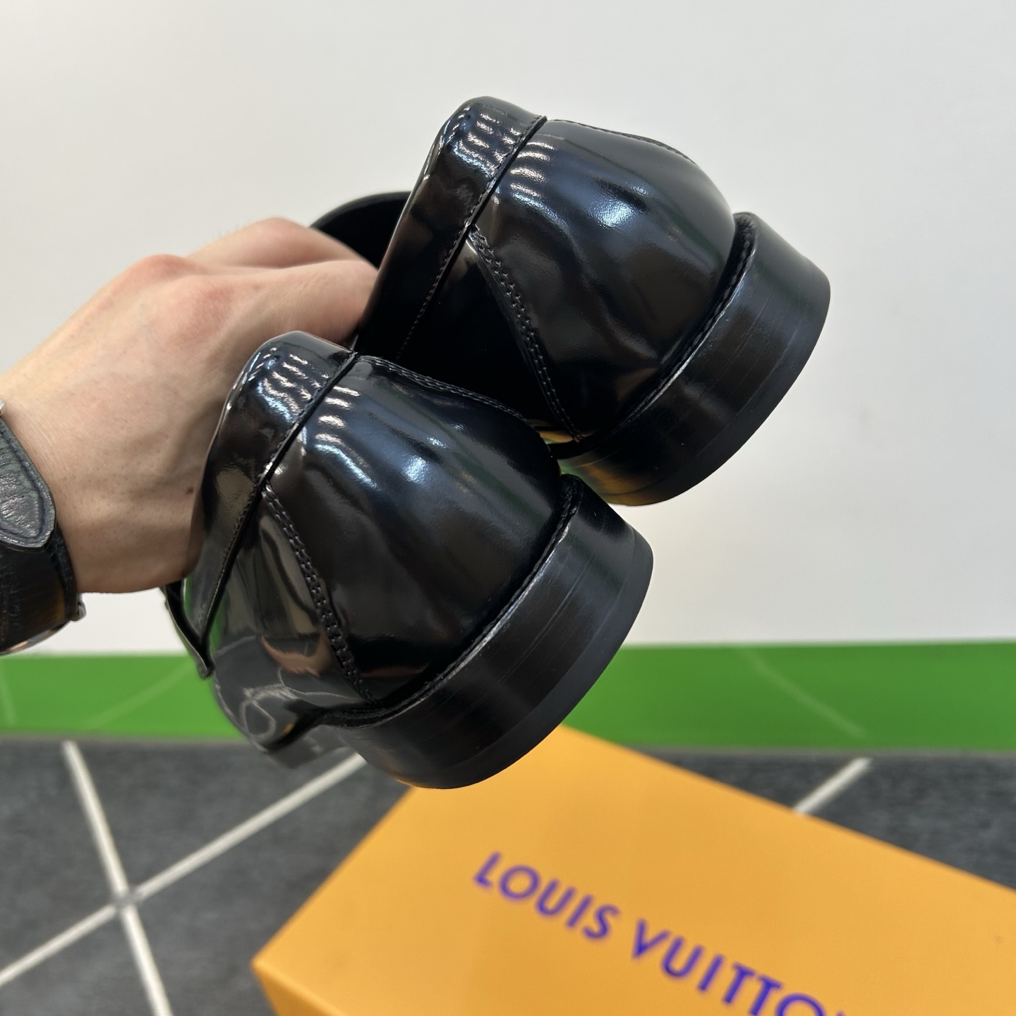 ⚠️【L*V】独家高品⚠️时尚正装皮底⚠️正码：39一44，(6.5一9)⚠️经典款小皮鞋型！🐂货！【重