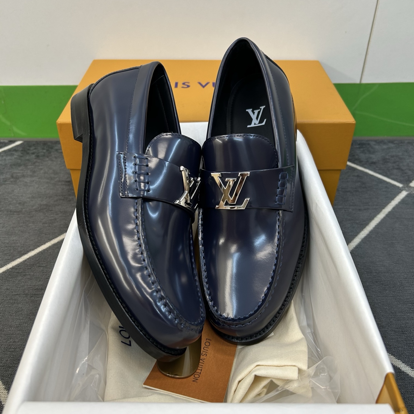 ⚠️【L*V】独家高品⚠️时尚正装皮底⚠️正码：39一44，(6.5一9)⚠️经典款小皮鞋型！🐂货！【重