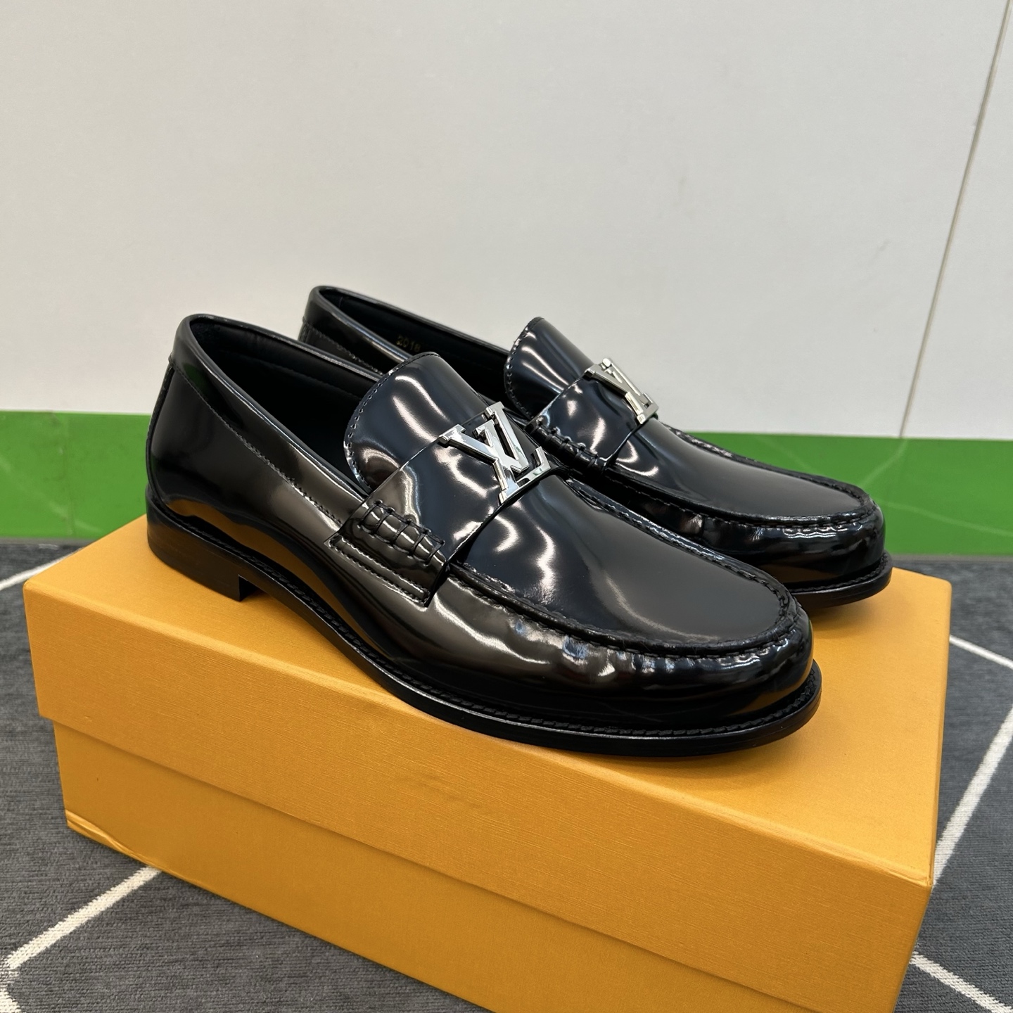 ⚠️【L*V】独家高品⚠️时尚正装皮底⚠️正码：39一44，(6.5一9)⚠️经典款小皮鞋型！🐂货！【重