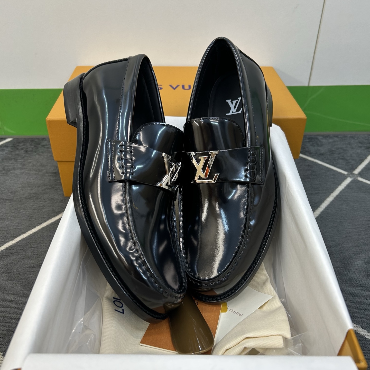⚠️【L*V】独家高品⚠️时尚正装皮底⚠️正码：39一44，(6.5一9)⚠️经典款小皮鞋型！🐂货！【重