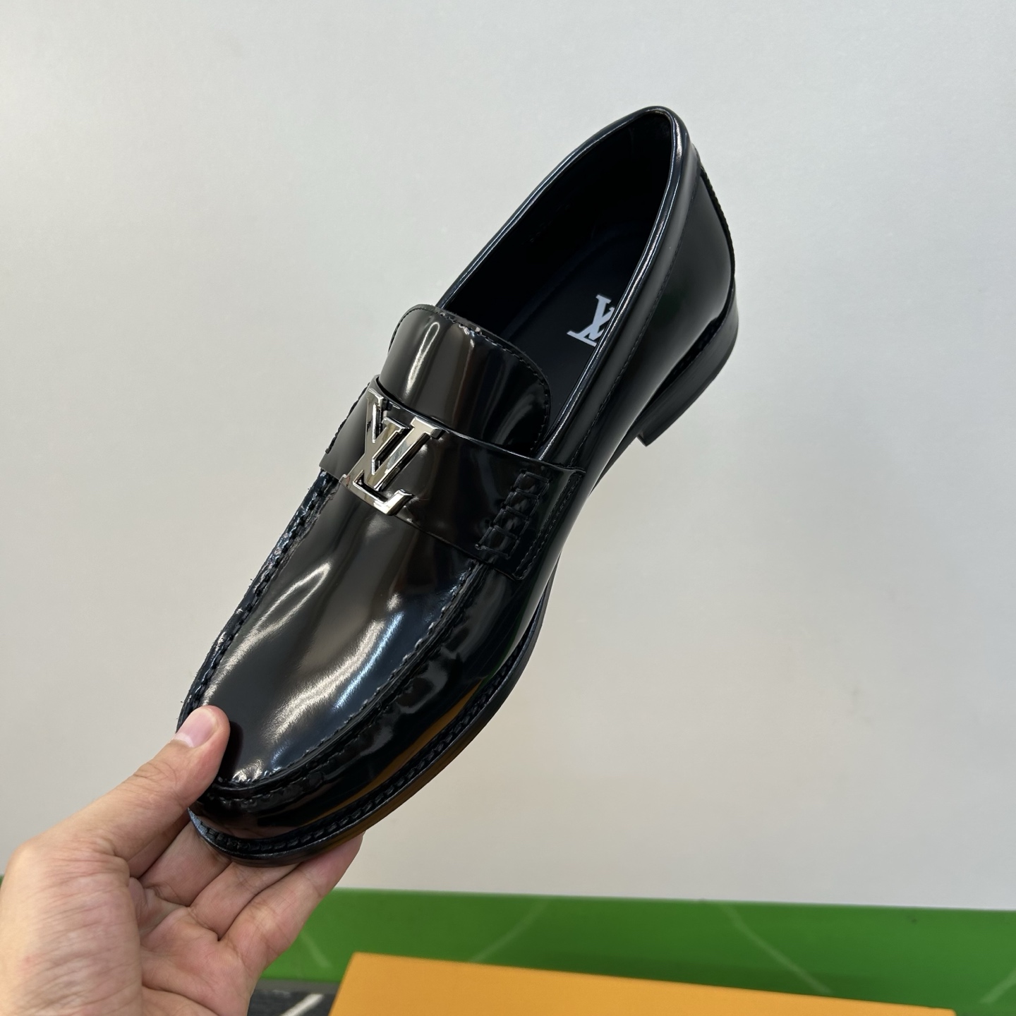 ⚠️【L*V】独家高品⚠️时尚正装皮底⚠️正码：39一44，(6.5一9)⚠️经典款小皮鞋型！🐂货！【重