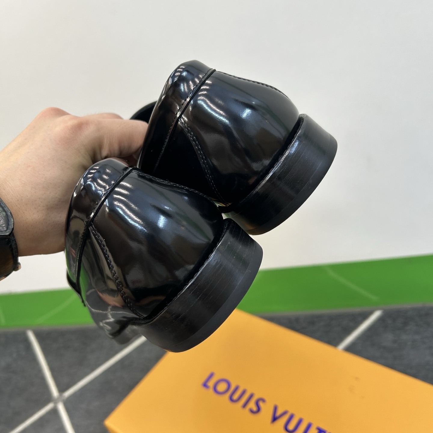 ⚠️【L*V】独家高品⚠️时尚正装皮底⚠️正码：39一44，(6.5一9)⚠️经典款小皮鞋型！🐂货！【重