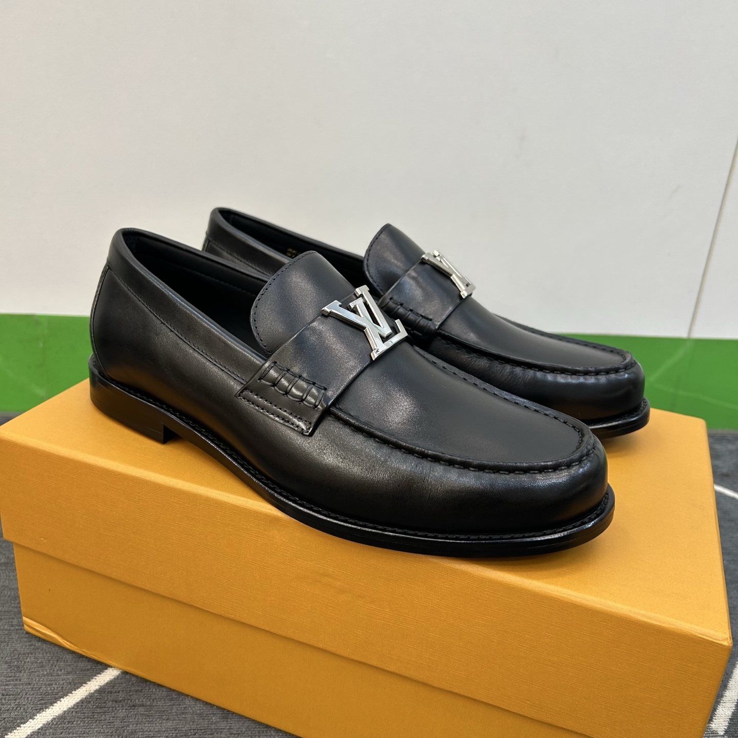 ⚠️【L*V】独家高品⚠️时尚正装皮底⚠️正码：39一44，(6.5一9)⚠️经典款小皮鞋型！🐂货！【重