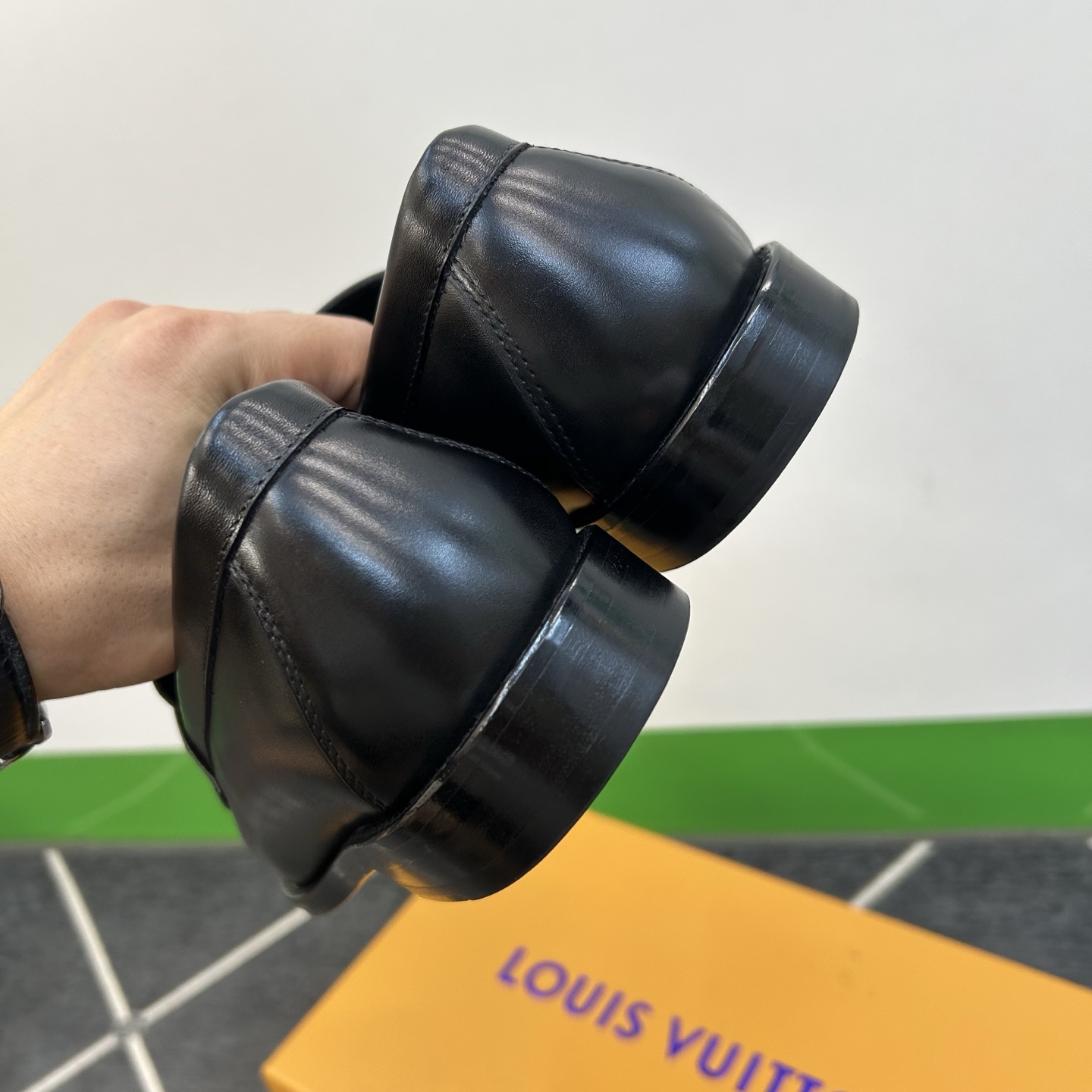 ⚠️【L*V】独家高品⚠️时尚正装皮底⚠️正码：39一44，(6.5一9)⚠️经典款小皮鞋型！🐂货！【重