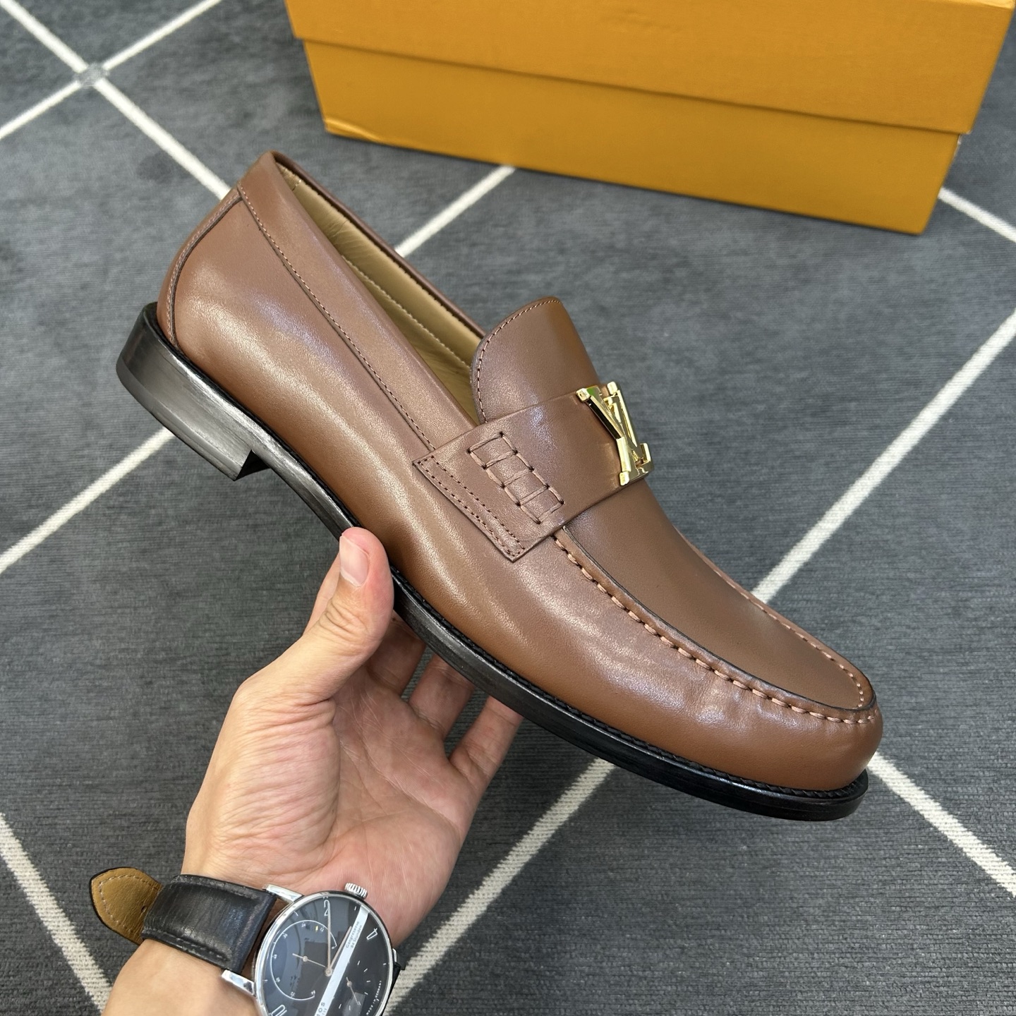 ⚠️【L*V】独家高品⚠️时尚正装皮底⚠️正码：39一44，(6.5一9)⚠️经典款小皮鞋型！🐂货！【重