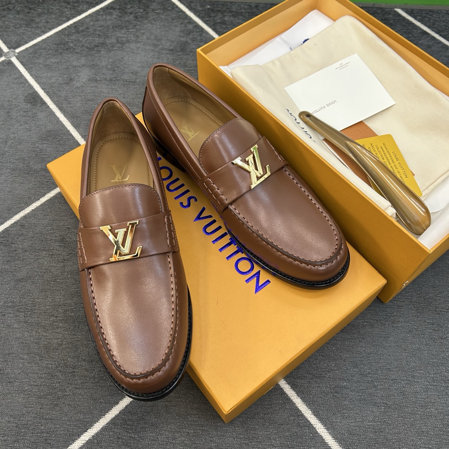 ⚠️【L*V】独家高品⚠️时尚正装皮底⚠️正码：39一44，(6.5一9)⚠️经典款小皮鞋型！🐂货！【重