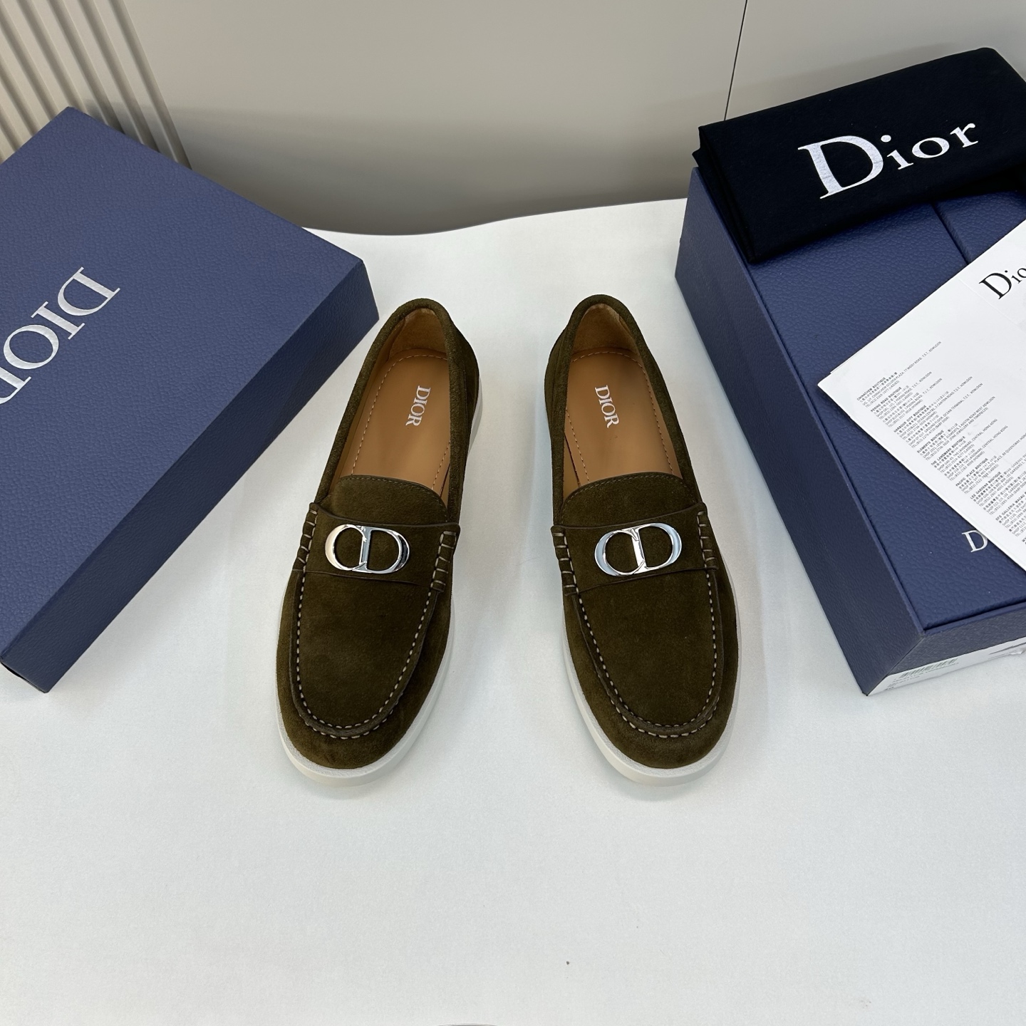 NO:355554,【Dio*】 Men's Fashion Classic Loafers, Correct Size 39-44 Fashion Loafers!  Lightweight, comfortable and soft!  goods!  Top-level handicrafts [strong] exclusive representative CD logo design, simple and atmospheric brand image!  The upper is fully imported from Italy from the original suede cowhide (super texture and feel), and the calfskin is imported inside!  Latex resilience pad, super rebound texture!  T P U anti-slip outsole!  !  Super comfortable!  38,45 Custom made non-return and exchange.,dior,loafers,cowhide19860909【Dio*】 男士时尚经典乐福鞋 正码39－44 时尚乐福鞋！轻便舒适柔软！货！顶级手工艺[强]专属代表性的CD徽标设计,简约大气品牌形象！鞋面意大利全面进口原绒面牛皮(超强质感、手感),内里进口小牛皮！乳胶回力垫,回弹质感超强！T P U防滑大底！！超强舒适感！38,45定做不退换.,,dior,loafers,cowhide,Men's shoes