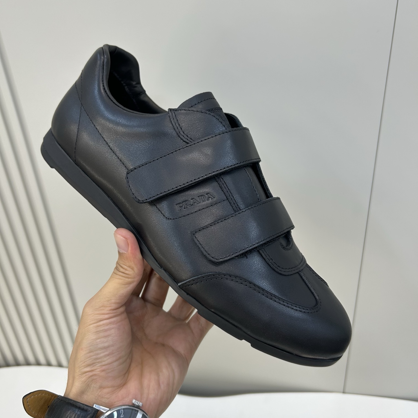 NO:346782,【PR＊DA】 Top craftsmanship, classic casual model, regular code 39-44 (6-11), customized 38 and 45 Fashionable casual sports model, super classic model, unique brand red label design concept!  Pure and high quality can be compared 11!  Original calfskin fabric, full of water dye calfskin inside!  The material of E V A is attached, and the texture and comfort are improved by one level!  Exclusive private mold rubber anti-slip bottom!  4E 23666,,cowhide19860909【PR＊DA】 顶尖工艺,经典休闲款 正码39－44(6一11),38、45定做 时尚休闲运动款,超经典款,独特品牌红标设计理念！纯正高品质可11比较！面料原版小牛皮,内里全水染小牛皮！附垫E V A材质,质感、舒适度又提升一级别！独家私模橡胶防滑底！4E 23666,,cowhide,Men's shoes