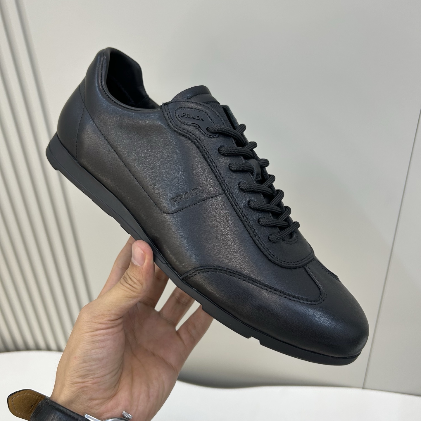 NO:346792,【PR＊DA】 Top craftsmanship, classic casual model, regular code 39-44 (6-11), customized 38 and 45 Fashionable casual sports model, super classic model, unique brand red label design concept!  Pure and high quality can be compared 11!  Original calfskin fabric, full of water dye calfskin inside!  The material of E V A is attached, and the texture and comfort are improved by one level!  Exclusive private mold rubber anti-slip bottom!  4E 23655,,cowhide19860909【PR＊DA】 顶尖工艺,经典休闲款 正码39－44(6一11),38、45定做 时尚休闲运动款,超经典款,独特品牌红标设计理念！纯正高品质可11比较！面料原版小牛皮,内里全水染小牛皮！附垫E V A材质,质感、舒适度又提升一级别！独家私模橡胶防滑底！4E 23655,,cowhide,Men's shoes