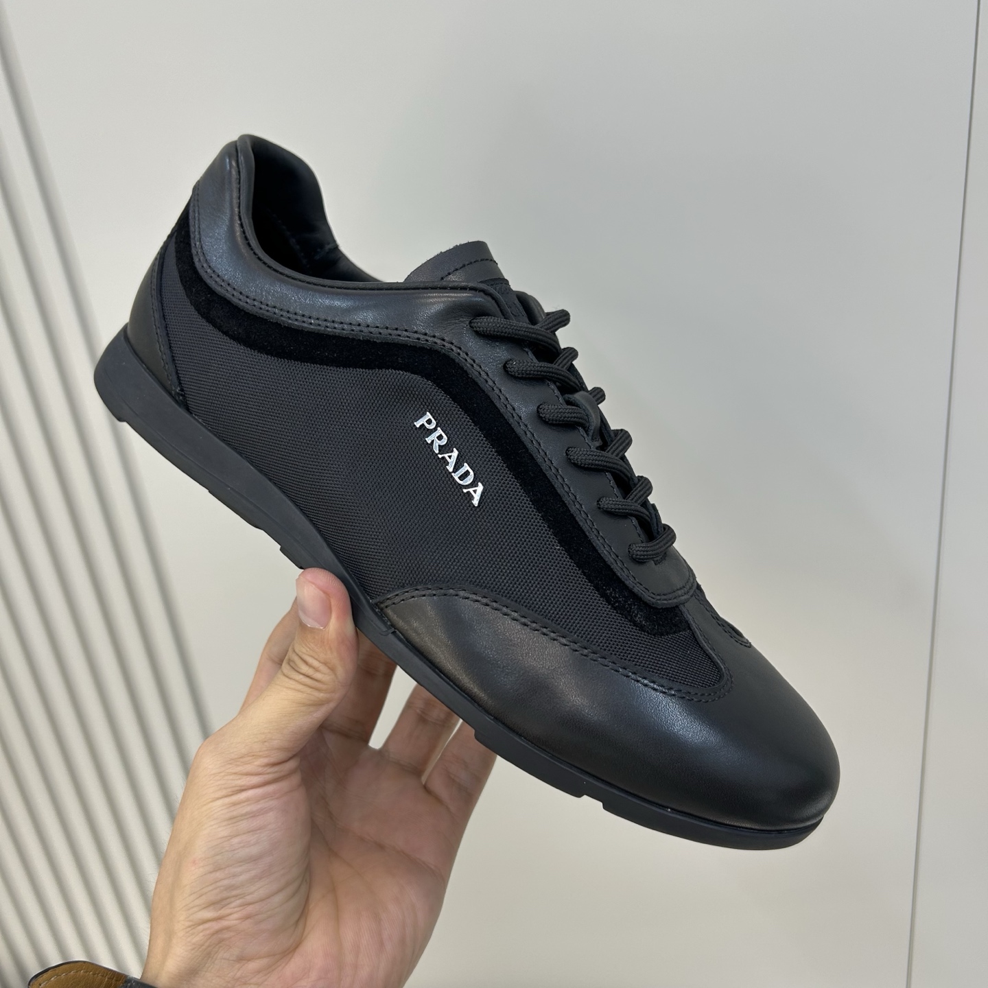 NO:346811,【PR＊DA】 Top craftsmanship, classic casual model, regular code 39-44 (6-11), customized 38 and 45 Fashionable casual sports model, super classic model, unique brand red label design concept!  Pure and high quality can be compared 11!  Original calfskin with nylon cloth, full water dye calfskin inside!  The material of E V A is attached, and the texture and comfort are improved by one level!  Exclusive private mold rubber anti-slip bottom!  4E 2996,,cowhide19860909【PR＊DA】 顶尖工艺,经典休闲款 正码39－44(6一11),38、45定做 时尚休闲运动款,超经典款,独特品牌红标设计理念！纯正高品质可11比较！面料原版小牛皮配尼龙布,内里全水染小牛皮！附垫E V A材质,质感、舒适度又提升一级别！独家私模橡胶防滑底！4E 2996,,cowhide,Men's shoes