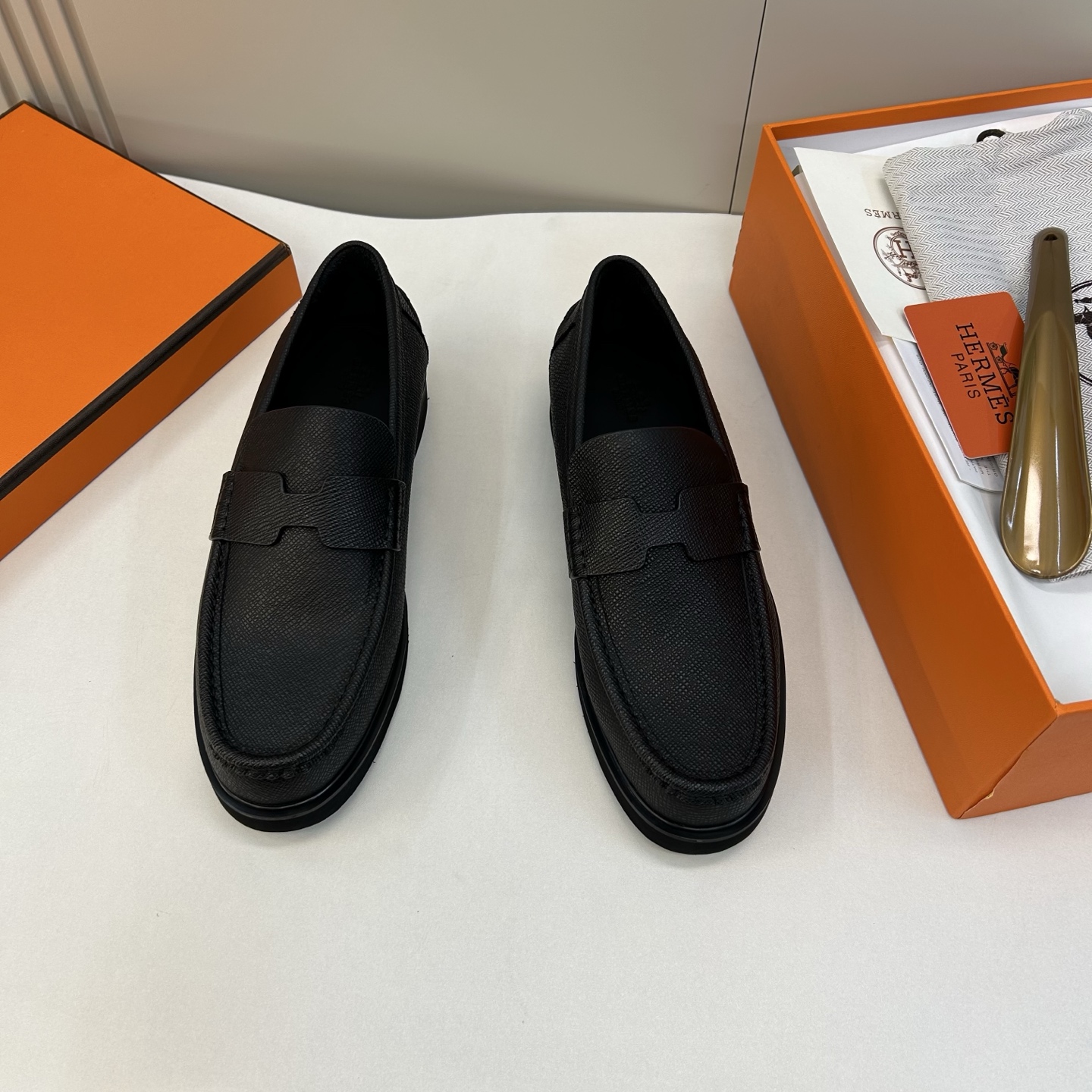 NO:354064,【HMS＊】 High-quality, top-notch crafts, fashionable and classic loafers for men, regular size 39-44 (6.5-9) Super light and comfortable!  goods!  Top-level handicrafts [Strong] Italy imported completely original leather (super texture and feel), imported silk calfskin inside!  Latex resilience pad, super rebound texture!  Jacques combination wear-resistant velvet anti-slip large sole!  !  Super comfortable!  38,45 Custom made non-return, Loafers, cowhide19860909【HMS＊】 高品质,顶尖工艺品 男士时尚经典乐福鞋 正码39－44(6.5一9） 超轻盈舒适！货！顶级手工艺[强]意大利全面进口原皮(超强质感、手感),内里进口绸面小牛皮！乳胶回力垫,回弹质感超强！雅克丝组合耐磨绒防滑大底！！超强舒适感！38,45定做不退换,,loafers,cowhide,Men's shoes