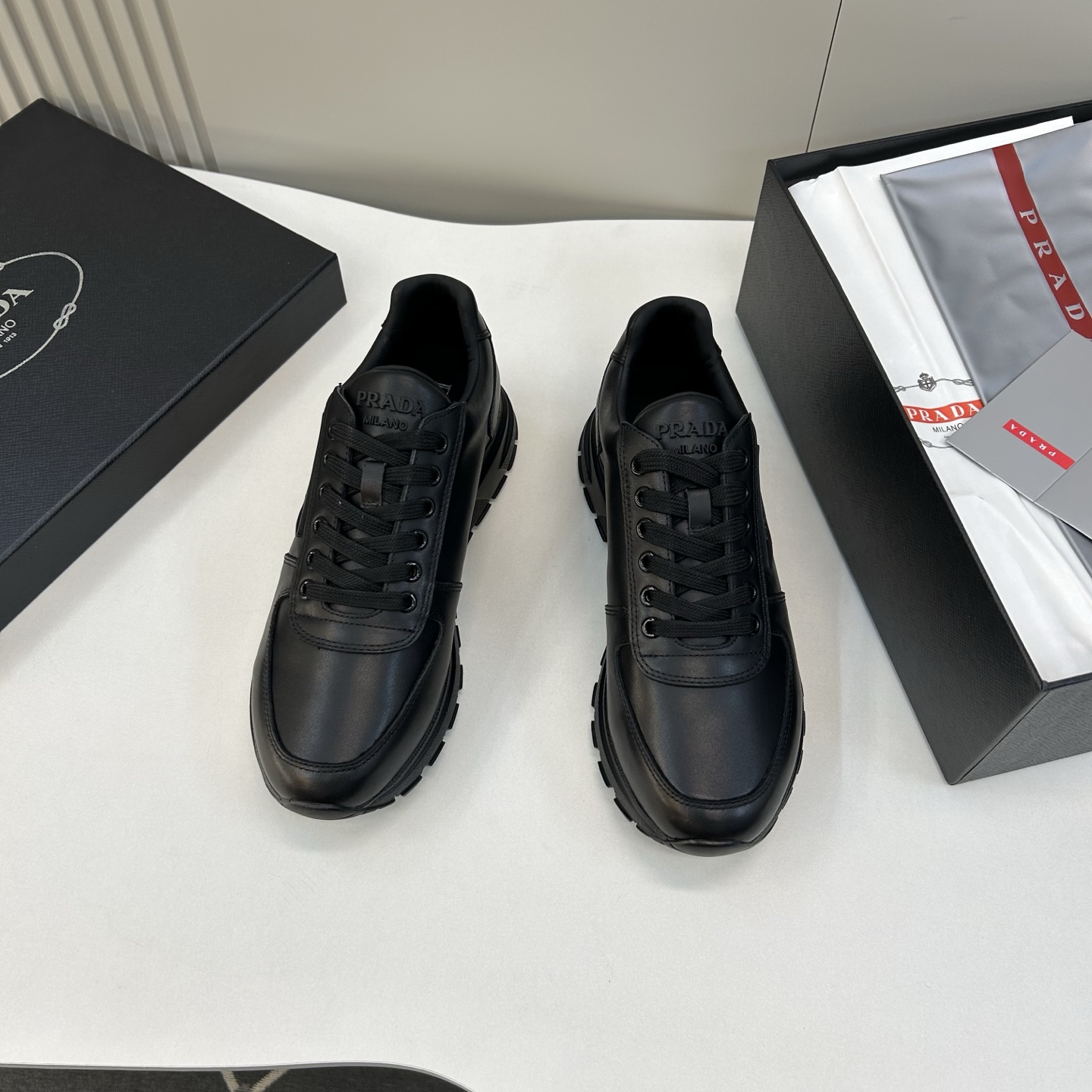 NO:356358,【PR＊】 High-grade, top-notch craftsman casual style, regular size 39-44 (5-10) Exclusive original calfskin!  Inside calfskin, latex back-up foot pad!  Original TPU bottom!  goods!  Look at the details carefully, the texture is super strong!  But 11 can withstand all kinds of tests!  4T3576, cowhide19860909【PR＊】 高品级,顶尖工艺 男士休闲款 正码39一44(5－10） 独家原小牛皮！内里小牛皮,乳胶回力垫脚！原TPU大底！货！品质细看细节图,质感超强！可11经得起各种考验！4T3576,,cowhide,Men's shoes