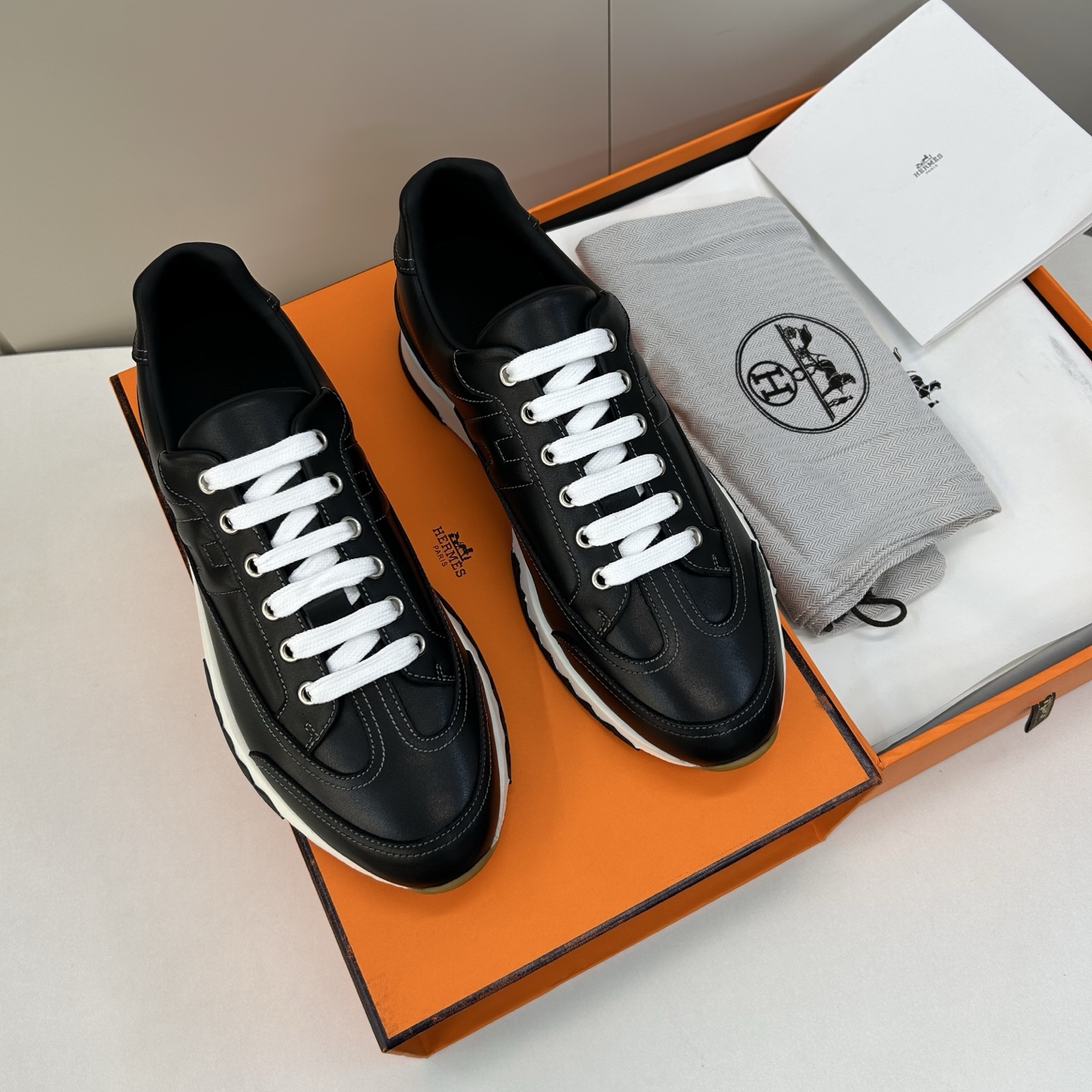 ⚠️【HMS＊】⚠️高品质，顶尖工艺品⚠️男士时尚经典运动款⚠️正码：39－44(5一10）⚠️H的经典