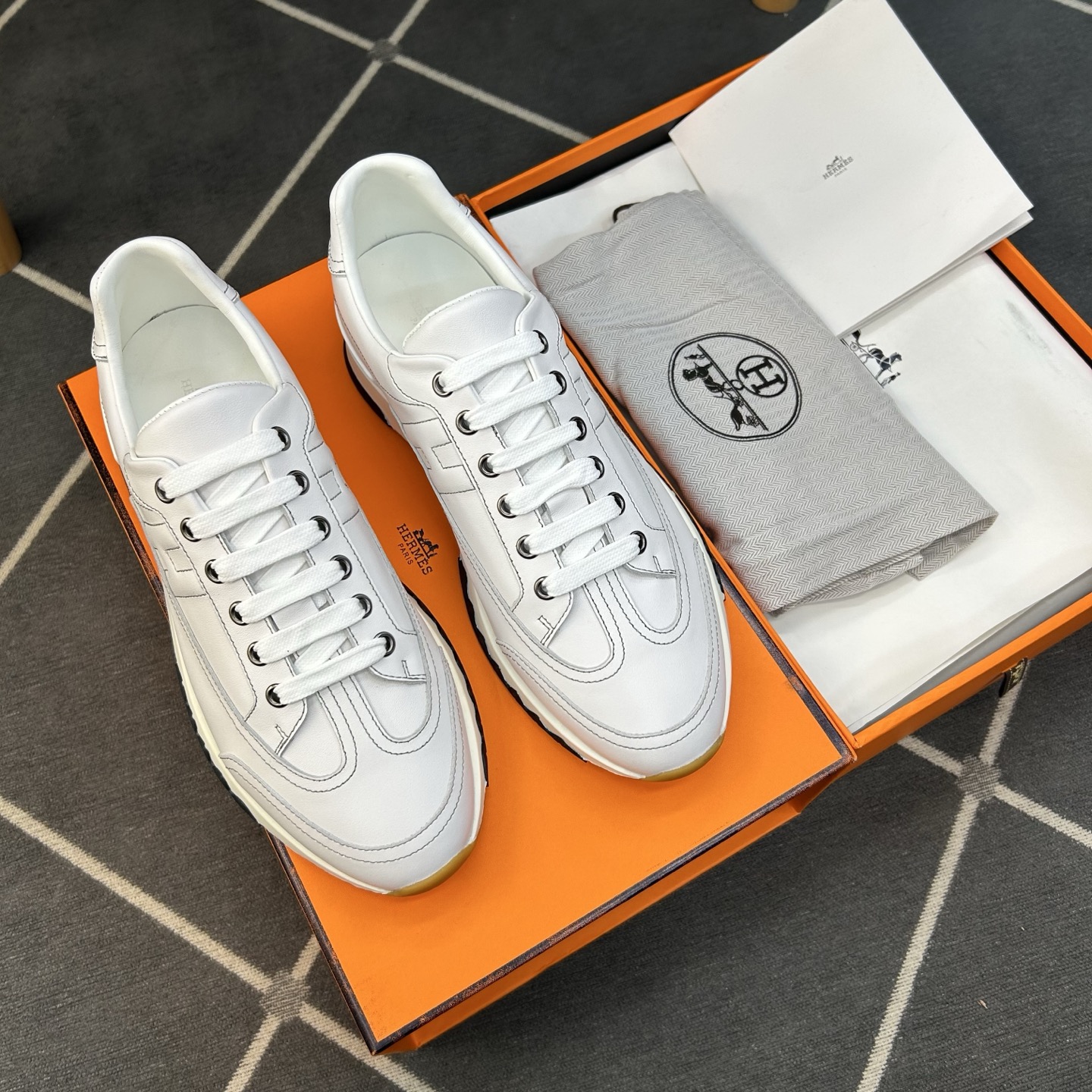 ⚠️【HMS＊】⚠️高品质，顶尖工艺品⚠️男士时尚经典运动款⚠️正码：39－44(5一10）⚠️H的经典