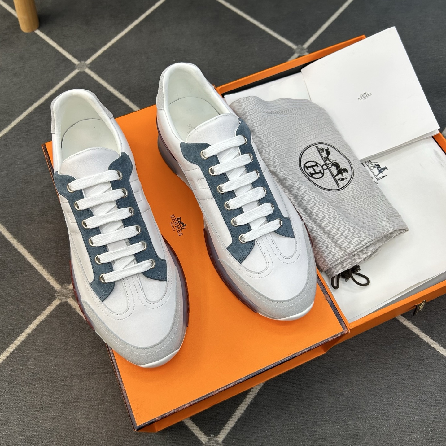 ⚠️【HMS＊】⚠️高品质，顶尖工艺品⚠️男士时尚经典运动款⚠️正码：39－44(5一10）⚠️H的经典