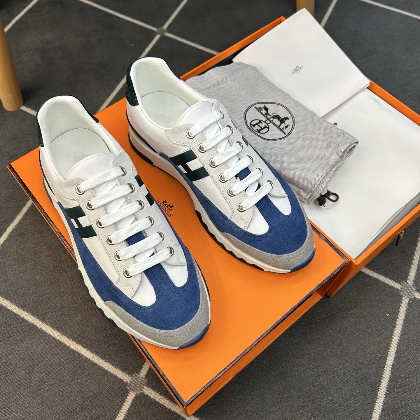 ⚠️【HMS＊】⚠️高品质，顶尖工艺品⚠️男士时尚经典运动款⚠️正码：39－44(5一10）⚠️H的经典