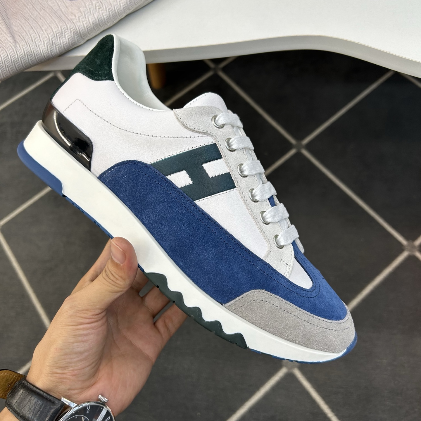 NO:346805,【HMS＊】 High-quality, top crafts, fashionable classic sports style for men, regular code 39-44 (5-10) H’s classic work!  goods!  Top-grade handicrafts [Strong] upper imported from Italy, original calfskin (super texture and feel), imported silk calfskin inside!  Latex resilience pad, super rebound texture!  TPU color combination wear-resistant velvet anti-slip large bottom!  !  Super comfortable!  38,45 Custom made, cowhide19860909【HMS＊】 高品质,顶尖工艺品 男士时尚经典运动款 正码39－44(5一10） H的经典之作！货！顶级手工艺[强]鞋面意大利全面进口原版小牛皮(超强质感、手感),内里进口绸面小牛皮！乳胶回力垫,回弹质感超强！TPU拼色组合耐磨绒防滑大底！！超强舒适感！38,45定做,,cowhide,Men's shoes