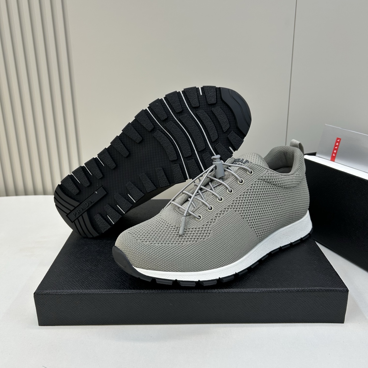 ⚠️【PRA*】⚠️高品级,顶尖工艺⚠️男士运动款正码:39一44(5-10)⚠️官网更新!原单高品。独 ⚠️【PRA*】⚠️高品级,顶尖工艺⚠️男士运动款正码:39一44(5-10)⚠️官网更新!原单高品。独