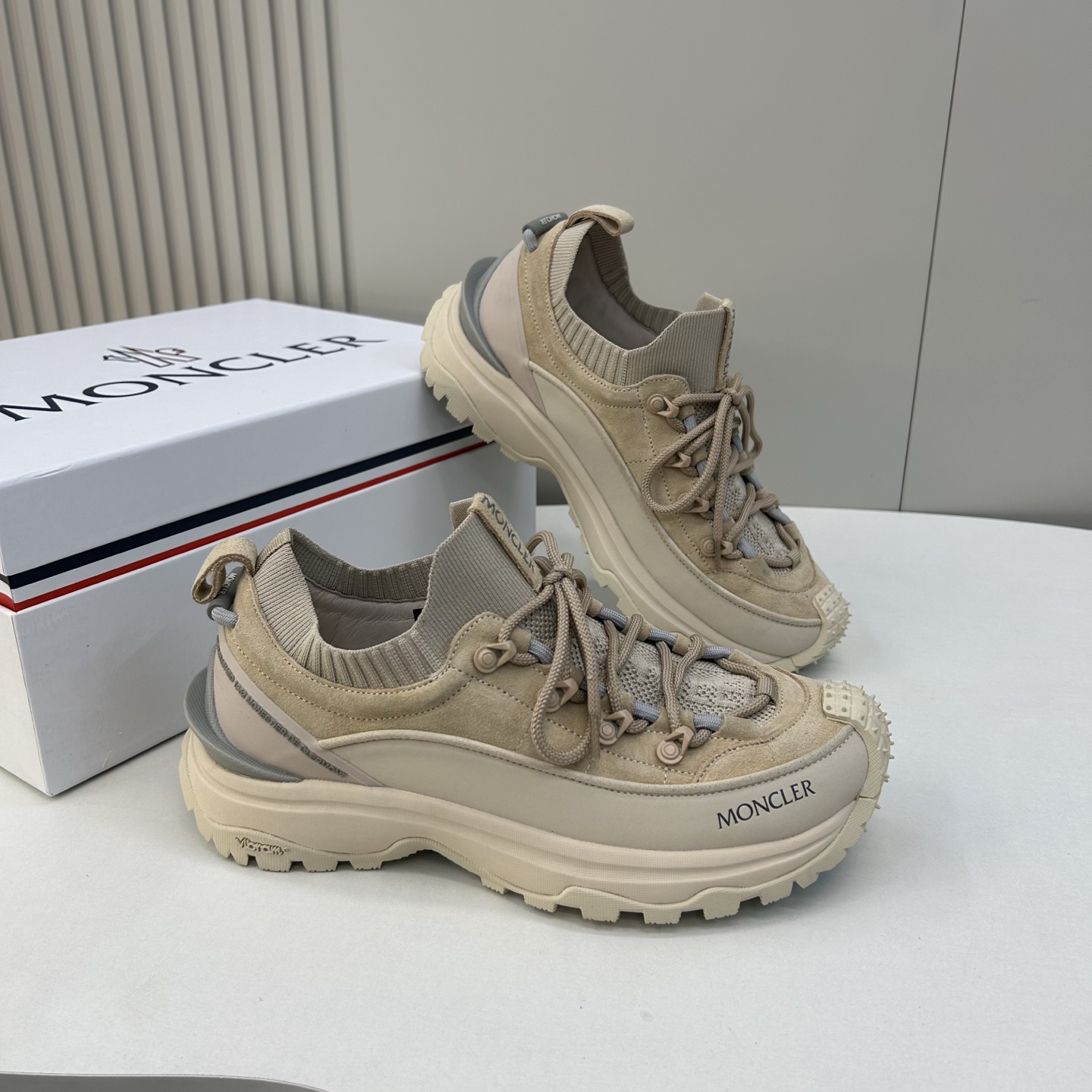 Мужские кроссовки Moncler бежевые