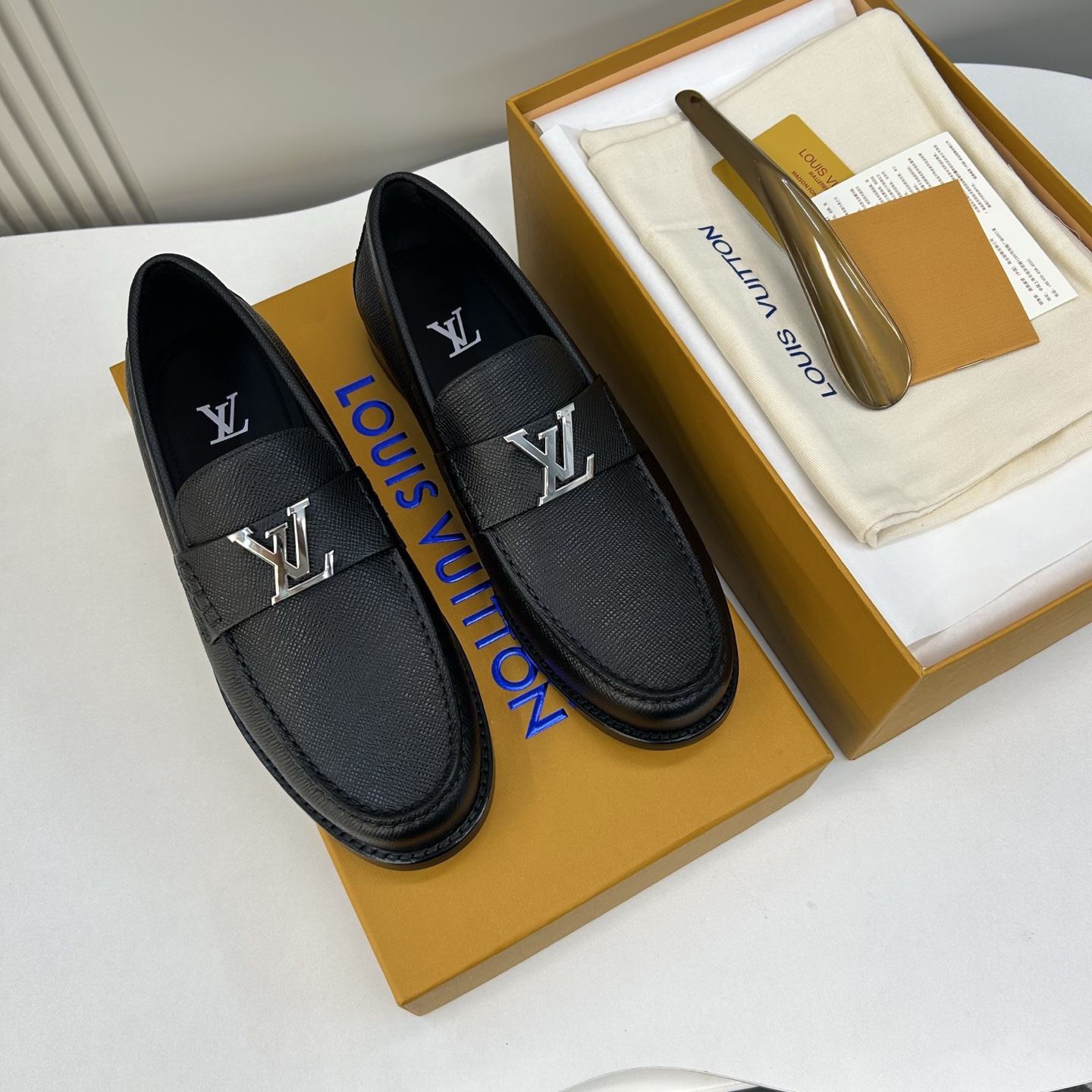 ⚠️【L*V】独家高品⚠️时尚正装皮底⚠️正码：39一44，(6.5一9)⚠️经典款小皮鞋型！🐂货！【重