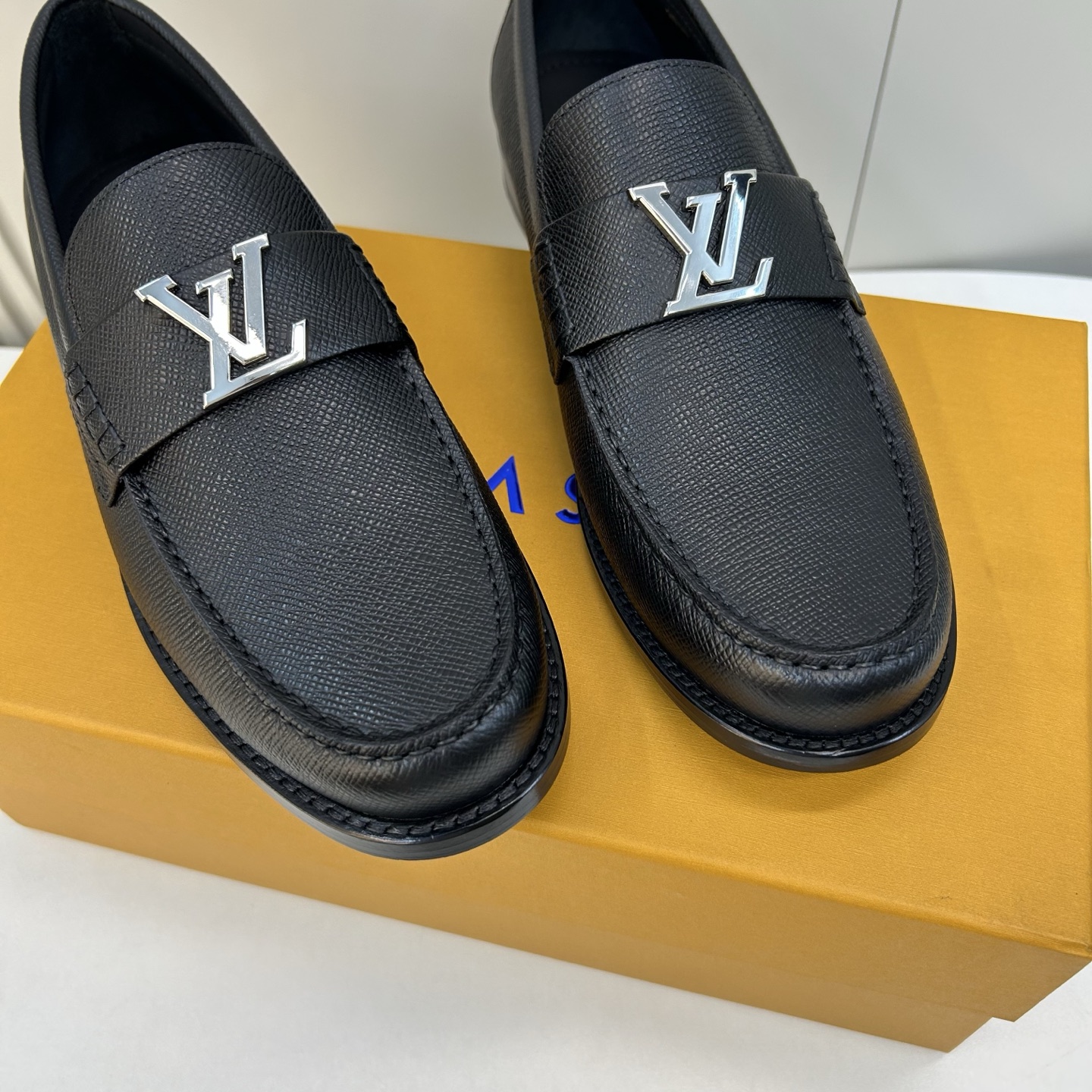 ⚠️【L*V】独家高品⚠️时尚正装皮底⚠️正码：39一44，(6.5一9)⚠️经典款小皮鞋型！🐂货！【重
