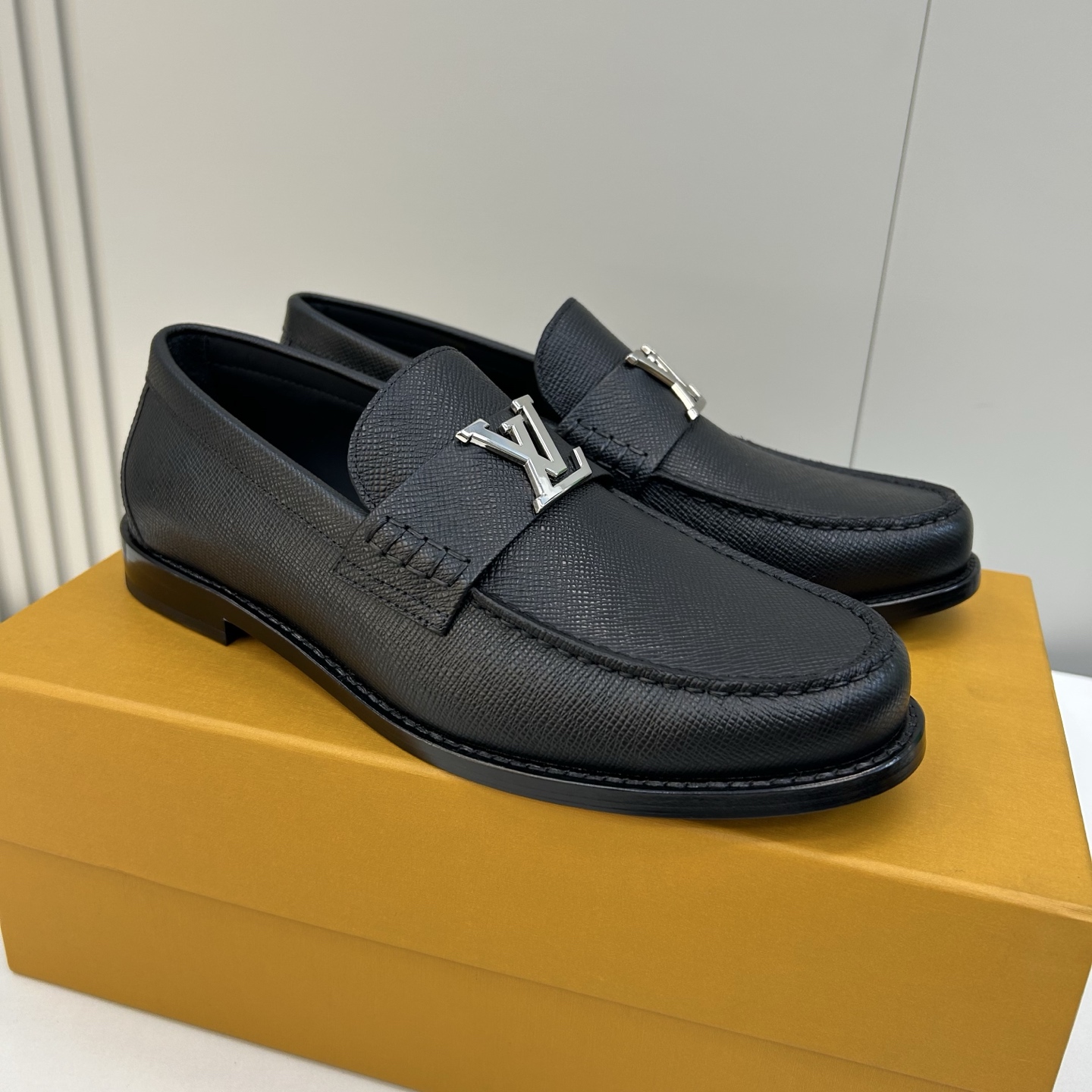 ⚠️【L*V】独家高品⚠️时尚正装皮底⚠️正码：39一44，(6.5一9)⚠️经典款小皮鞋型！🐂货！【重