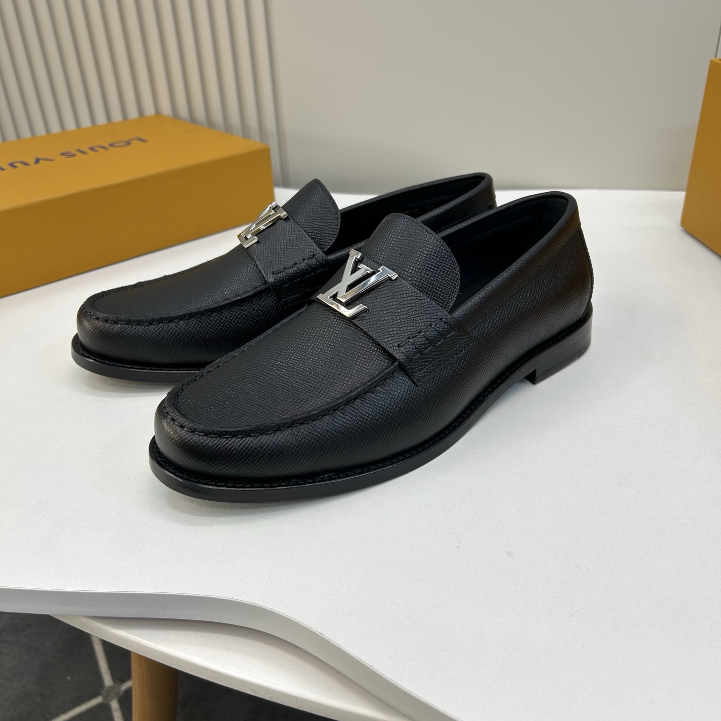 ⚠️【L*V】独家高品⚠️时尚正装皮底⚠️正码：39一44，(6.5一9)⚠️经典款小皮鞋型！🐂货！【重