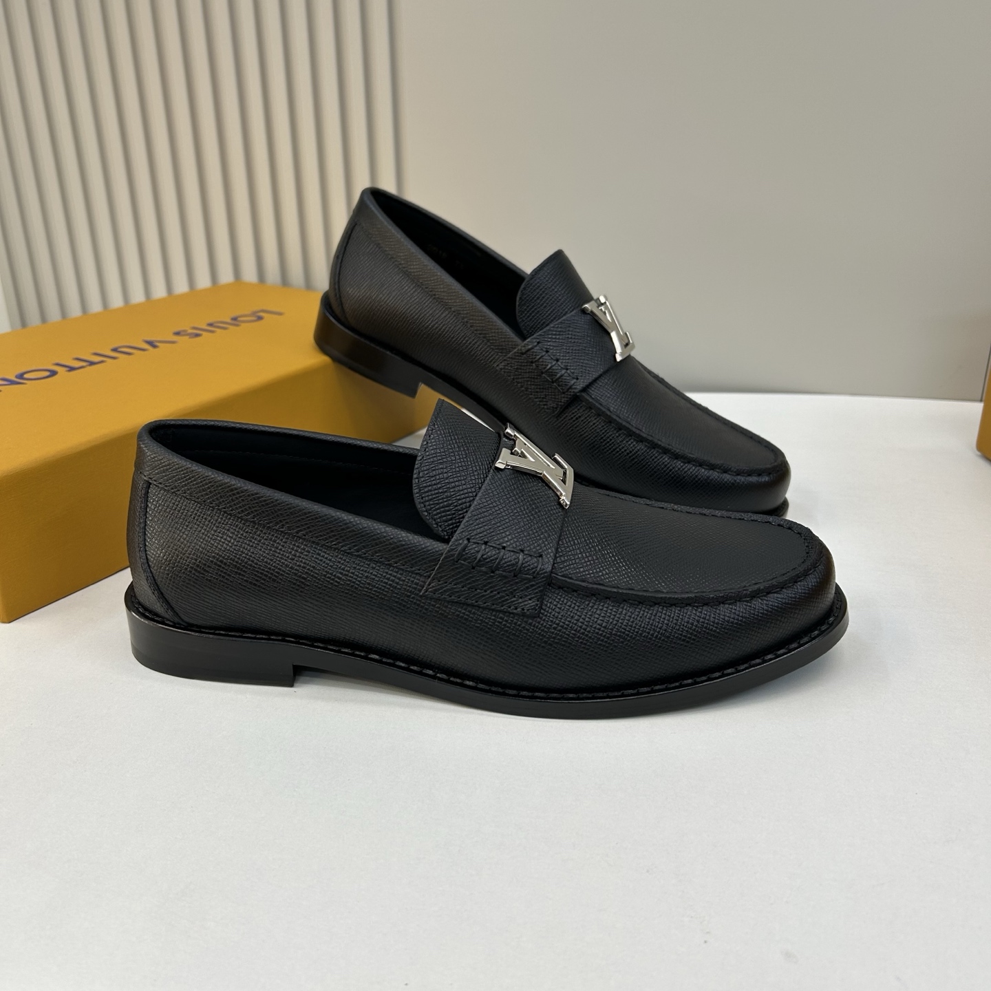 ⚠️【L*V】独家高品⚠️时尚正装皮底⚠️正码：39一44，(6.5一9)⚠️经典款小皮鞋型！🐂货！【重