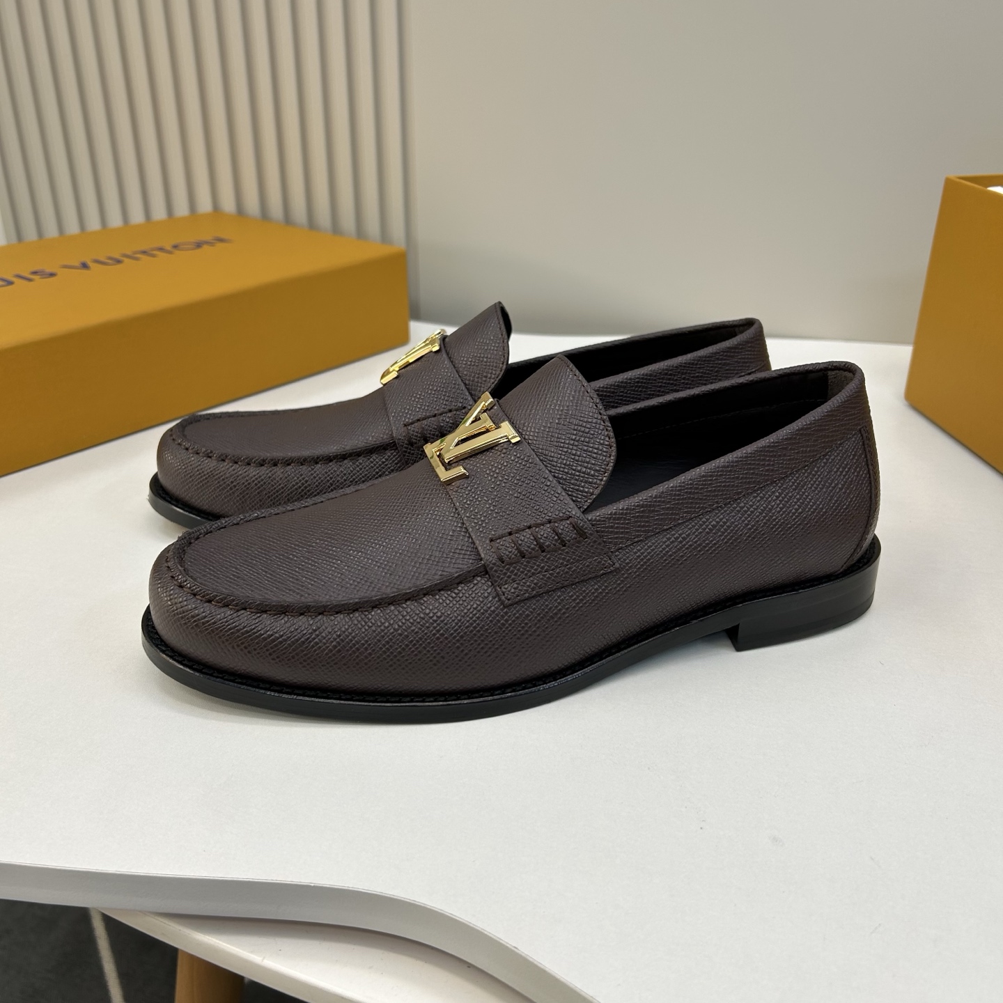 ⚠️【L*V】独家高品⚠️时尚正装皮底⚠️正码：39一44，(6.5一9)⚠️经典款小皮鞋型！🐂货！【重